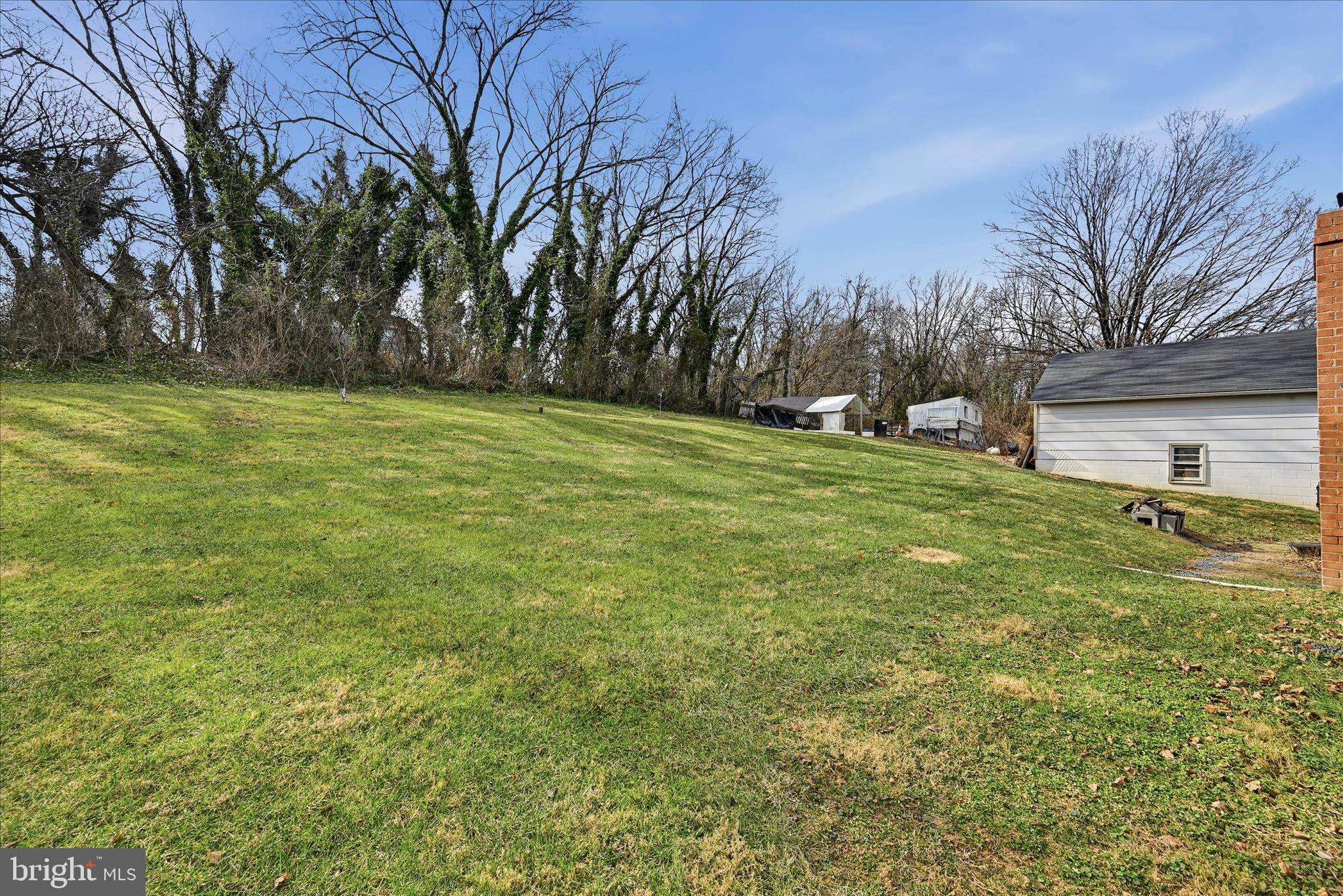 ROYAL VILLAGE - Residential