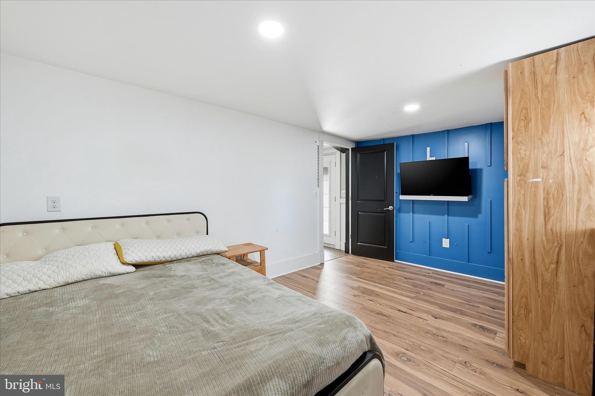 ROYAL VILLAGE - Residential