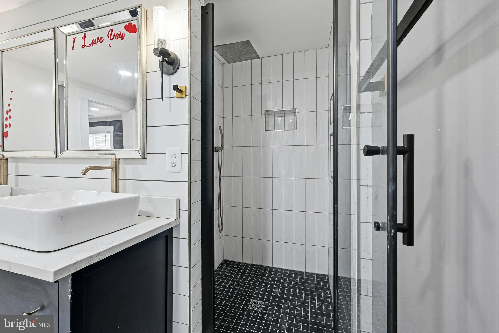 ROYAL VILLAGE - Residential