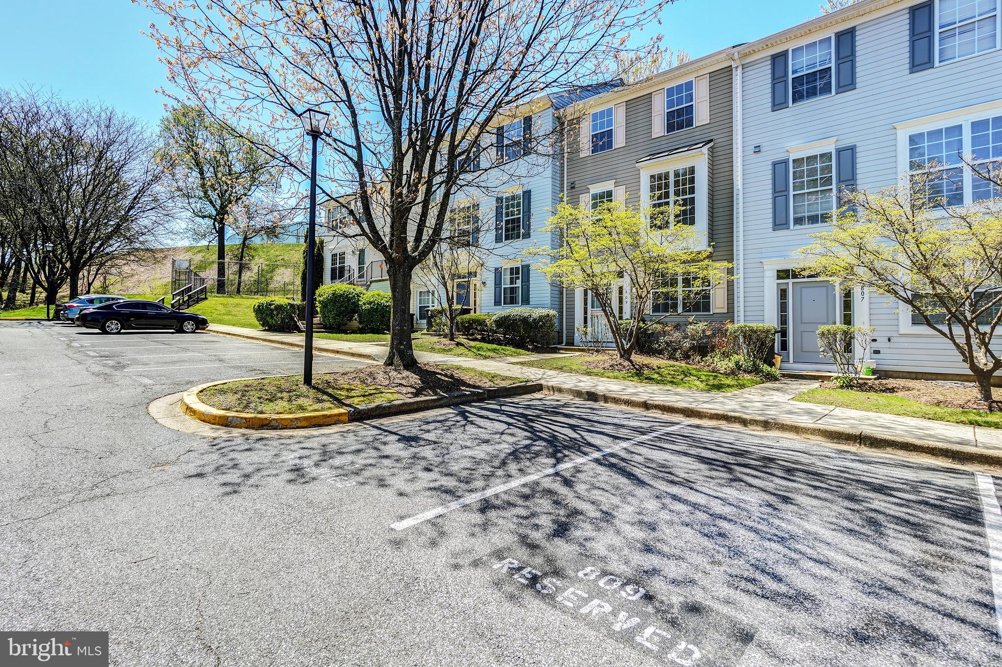 HILL OAKS CONDO PHASE 1- - Residential