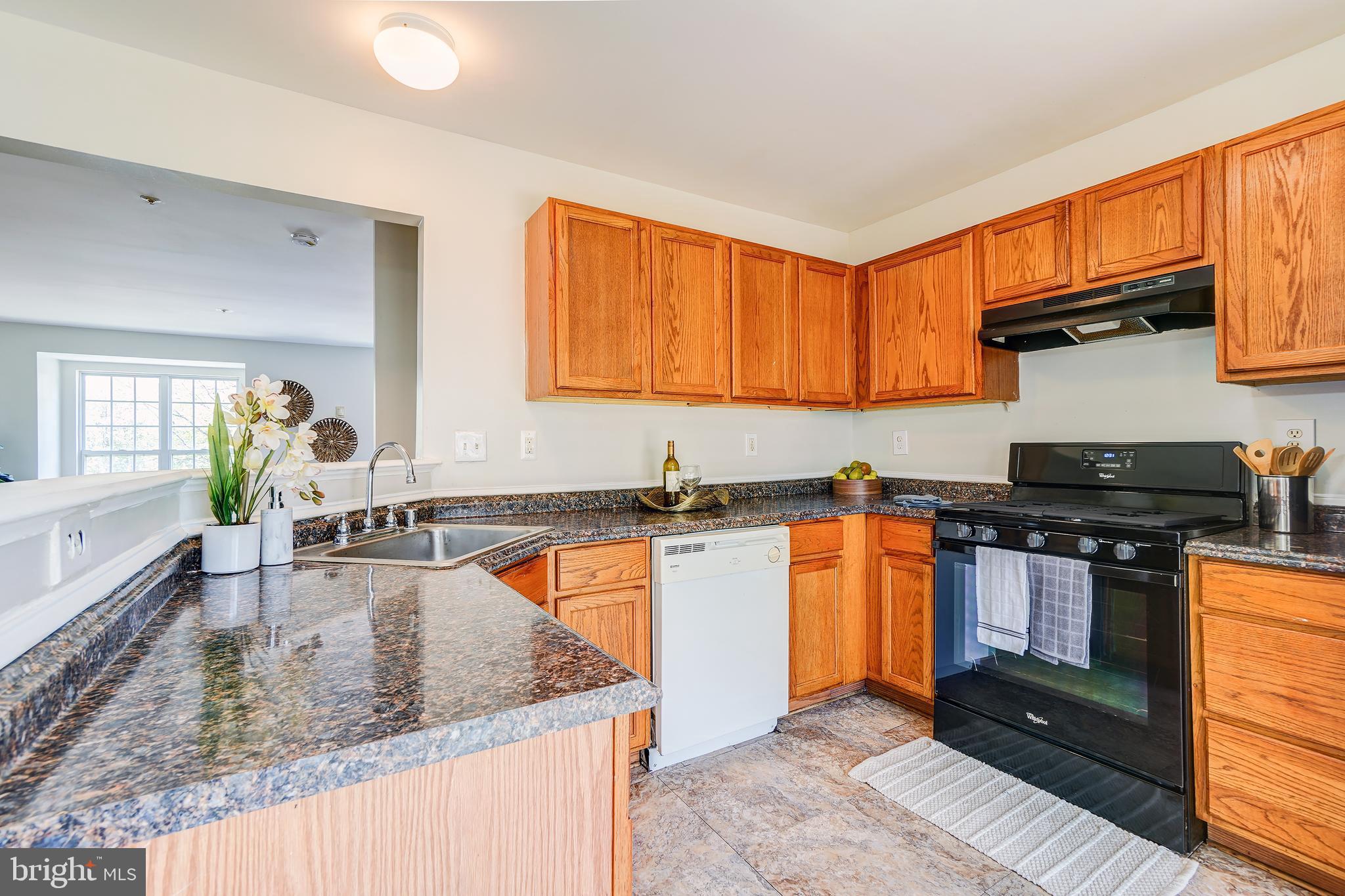 HILL OAKS CONDO PHASE 1- - Residential