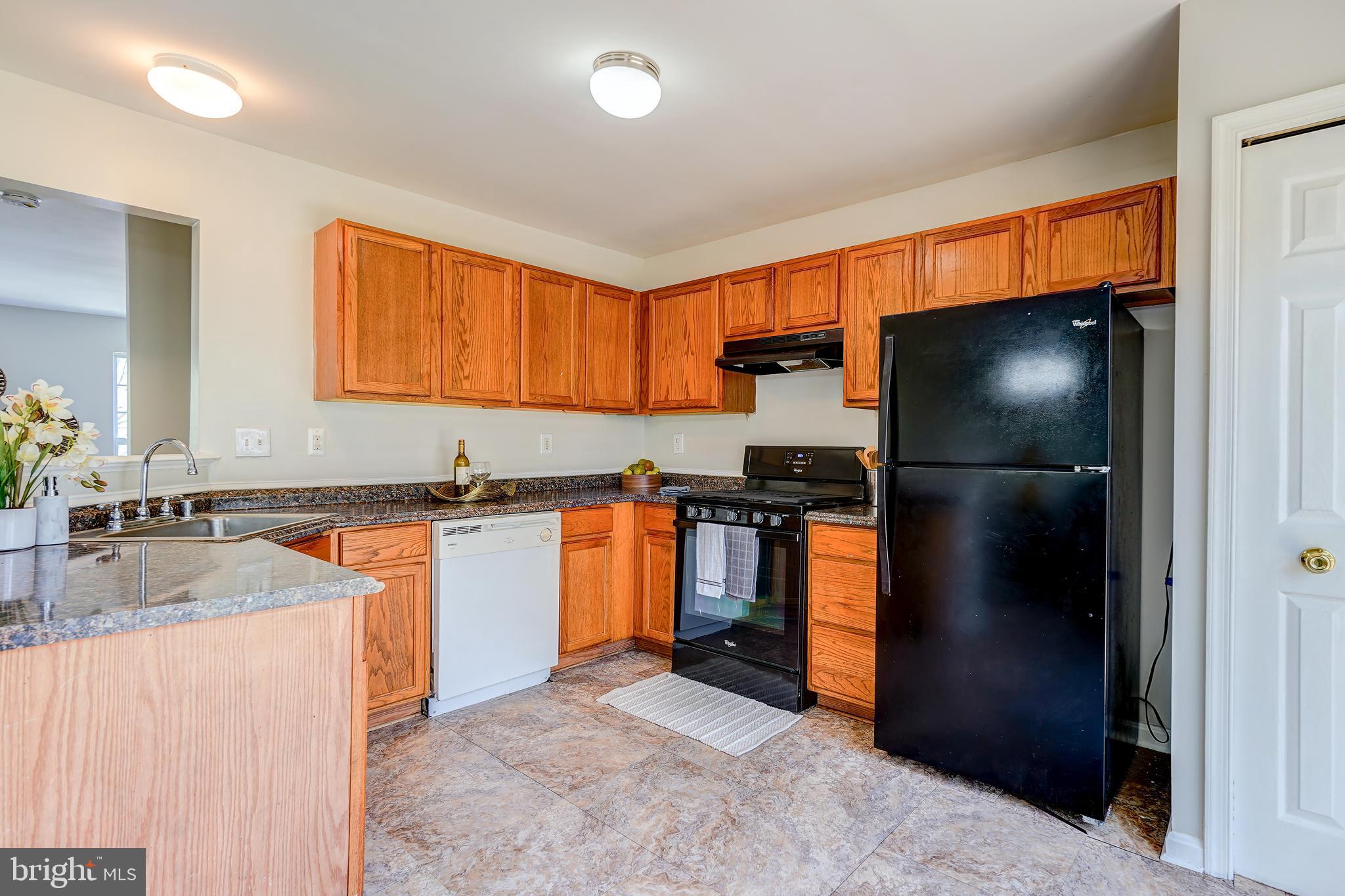 HILL OAKS CONDO PHASE 1- - Residential