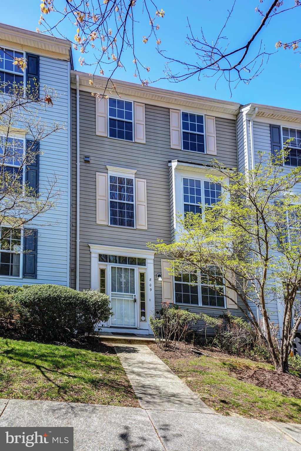 HILL OAKS CONDO PHASE 1- - Residential