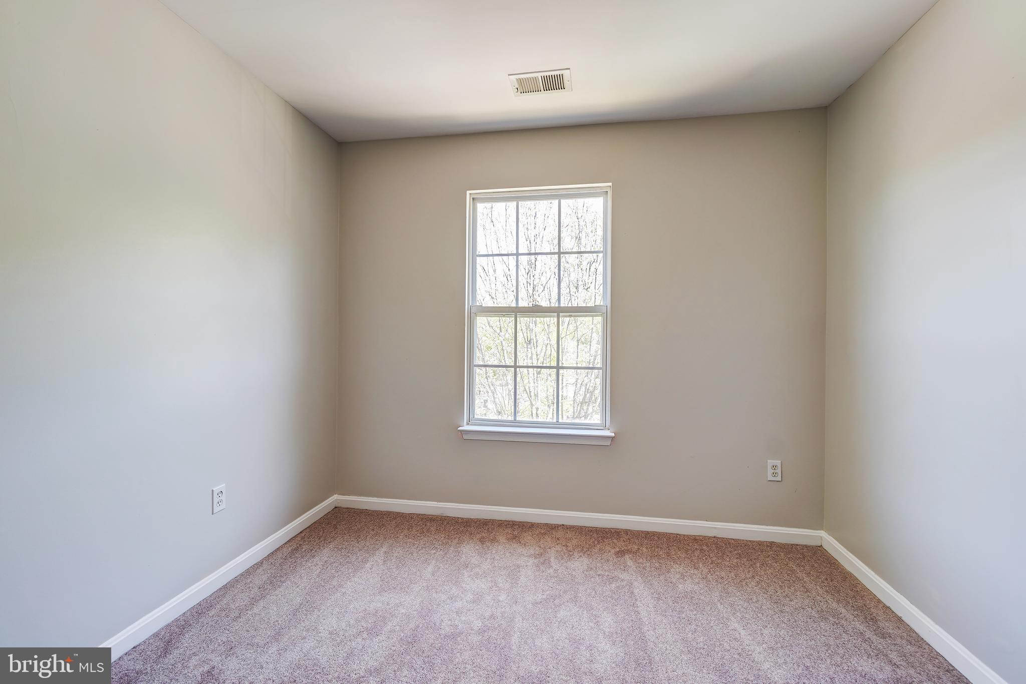 HILL OAKS CONDO PHASE 1- - Residential