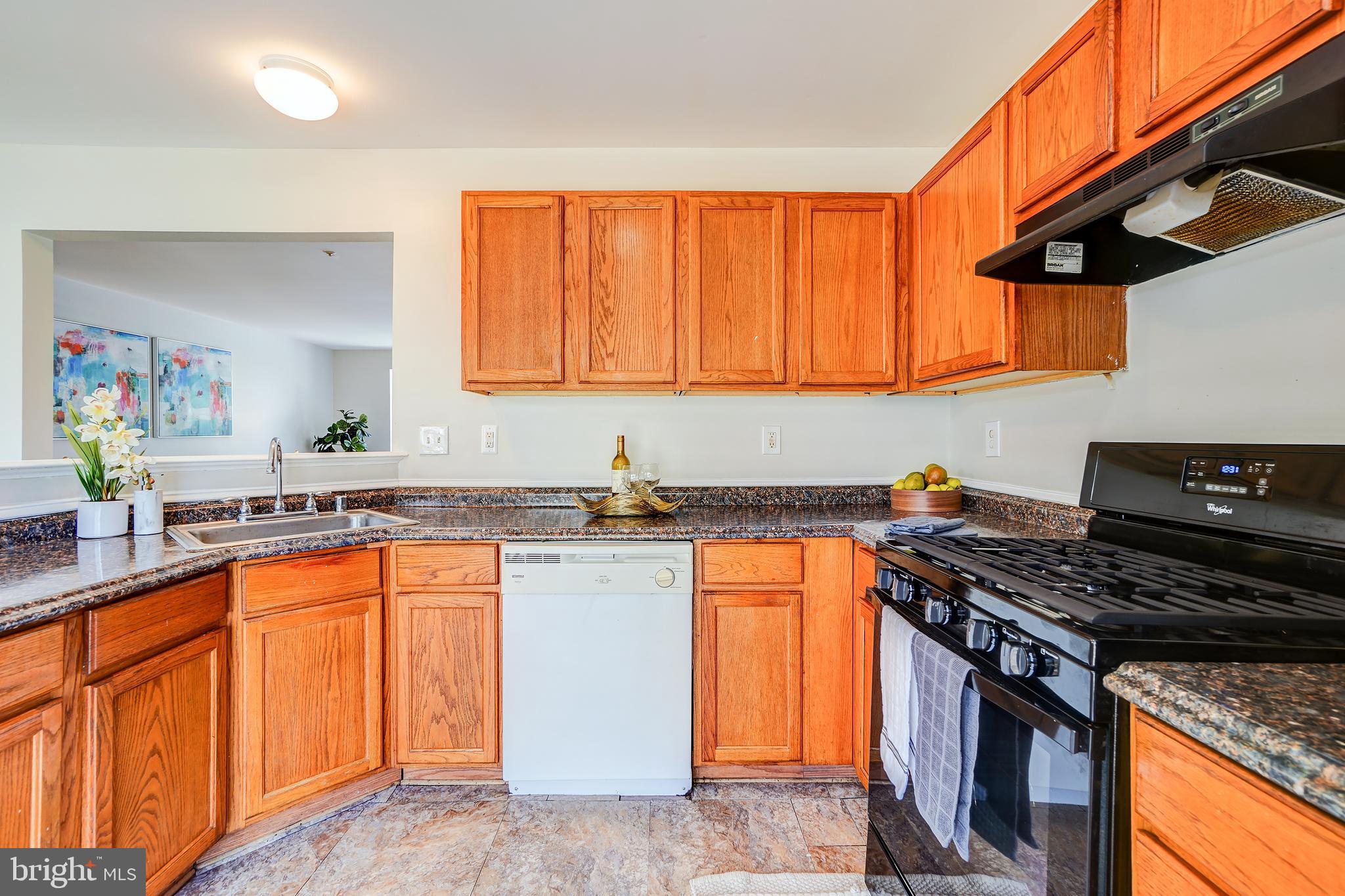 HILL OAKS CONDO PHASE 1- - Residential