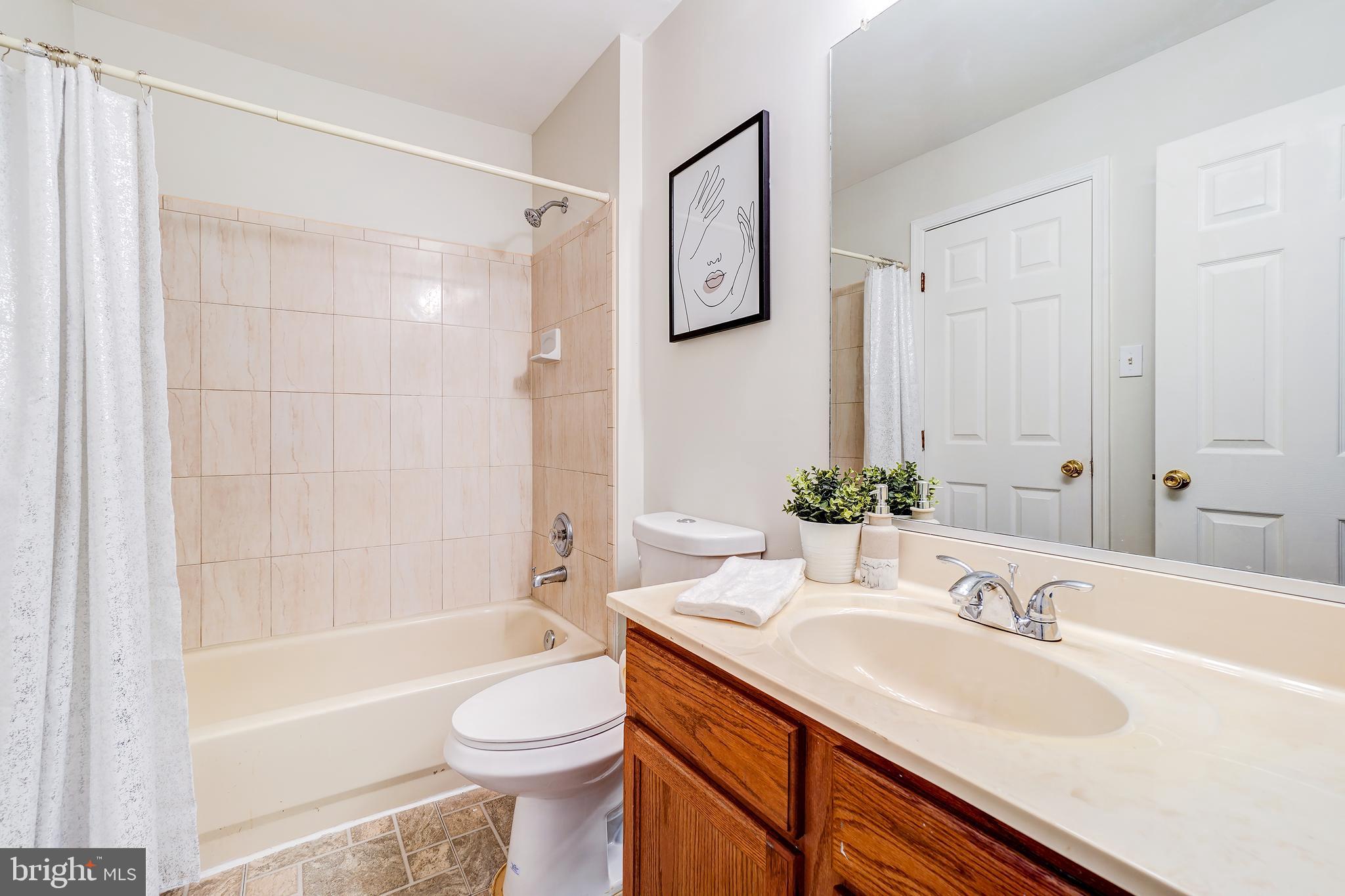 HILL OAKS CONDO PHASE 1- - Residential