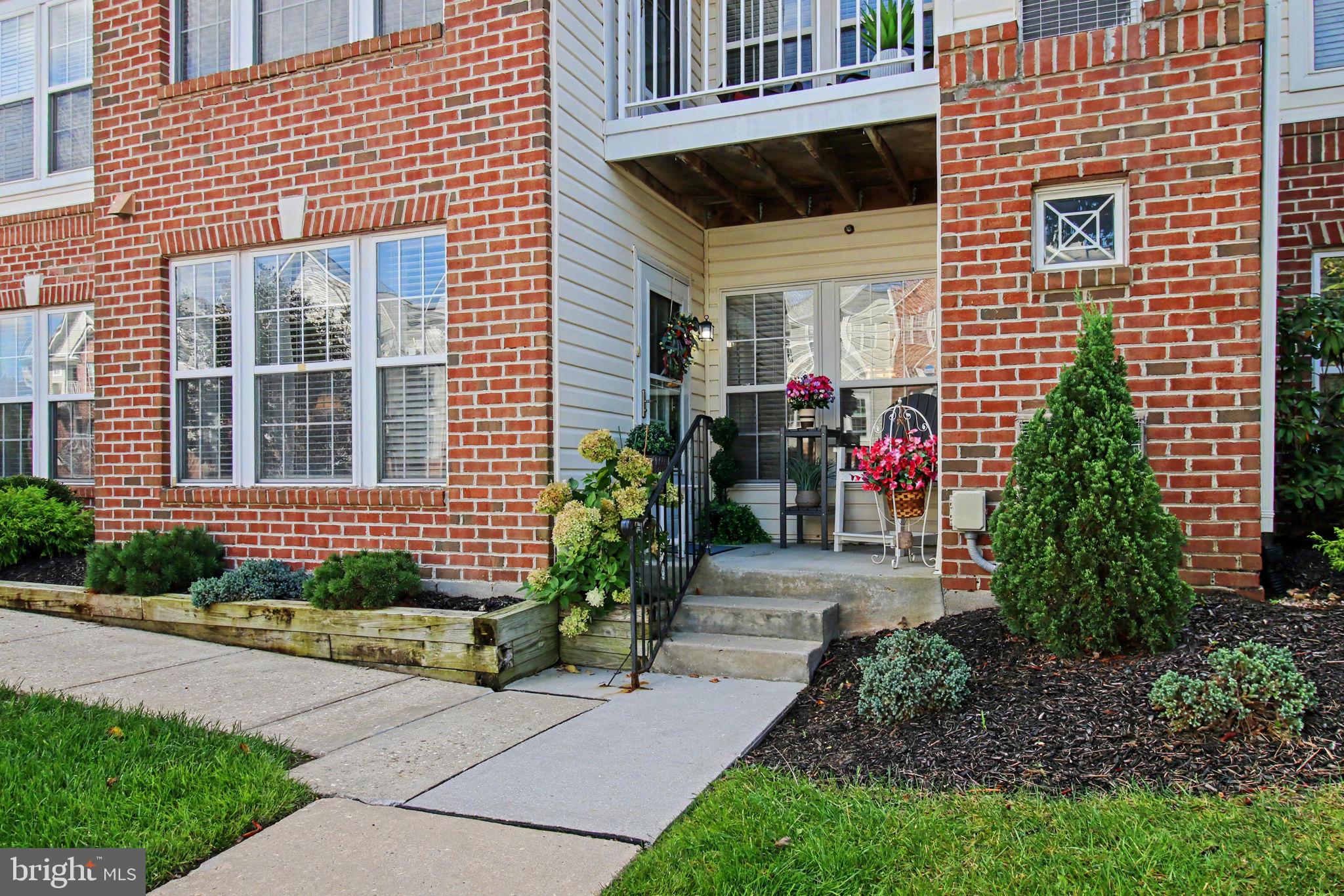 18 BROOK FARM COURT D 18D