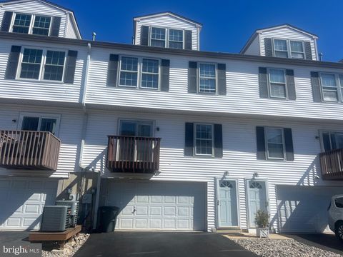 Townhouse For Sale - 15 Riverwatch Court #22<br/> ESSINGTON, PA 19029
