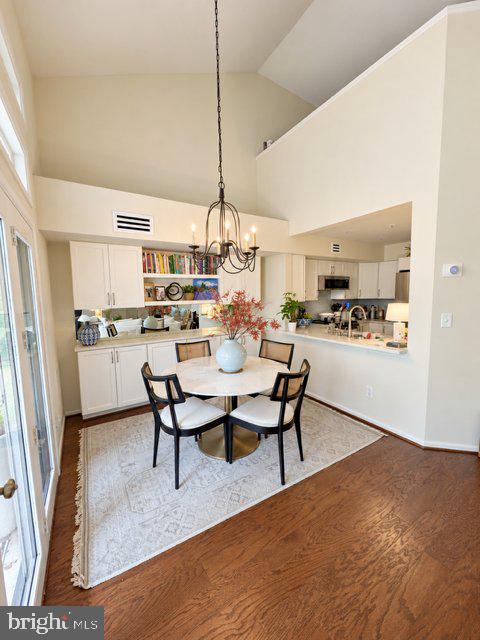 1367 GARDEN WALL CIRCLE 711