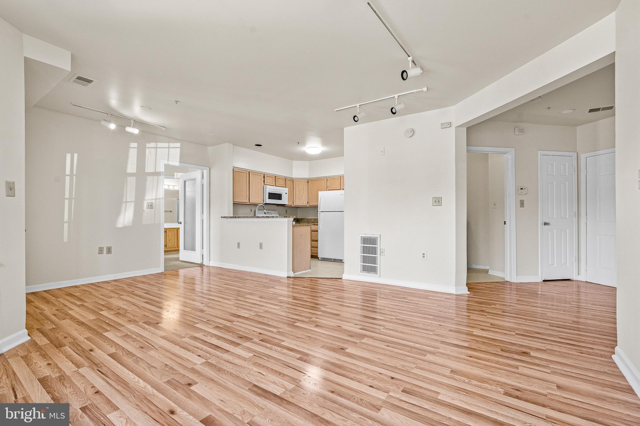 SAYBROOKE LANDING AT SEVEN OAKS CONDOMINIUM - Residential