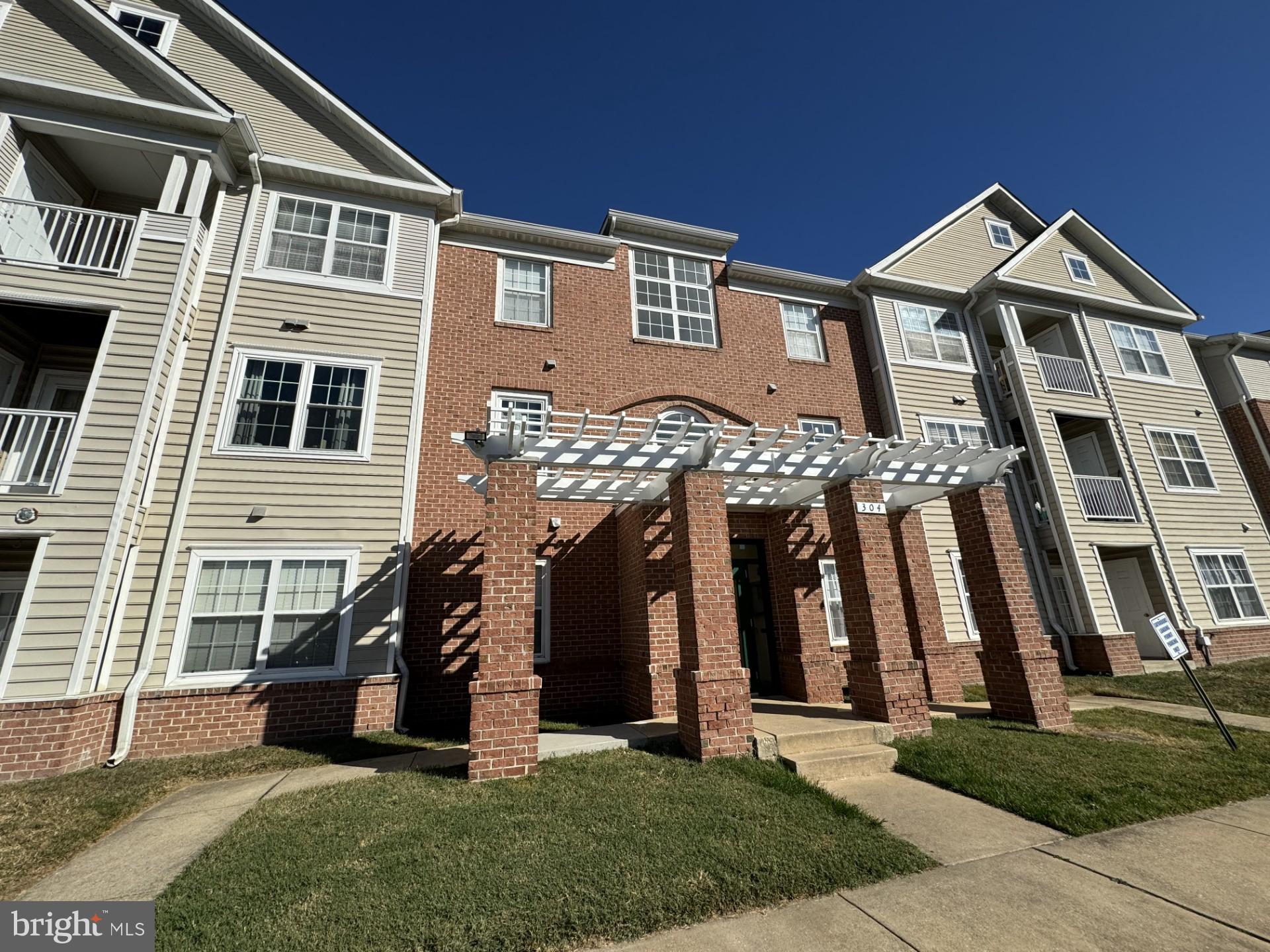 SAYBROOKE LANDING AT SEVEN OAKS CONDOMINIUM - Residential