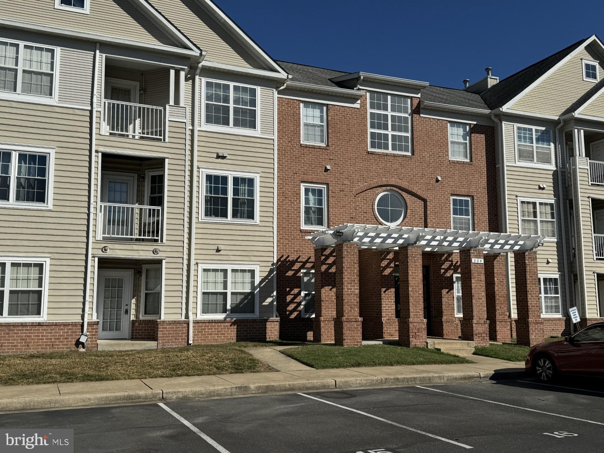 SAYBROOKE LANDING AT SEVEN OAKS CONDOMINIUM - Residential