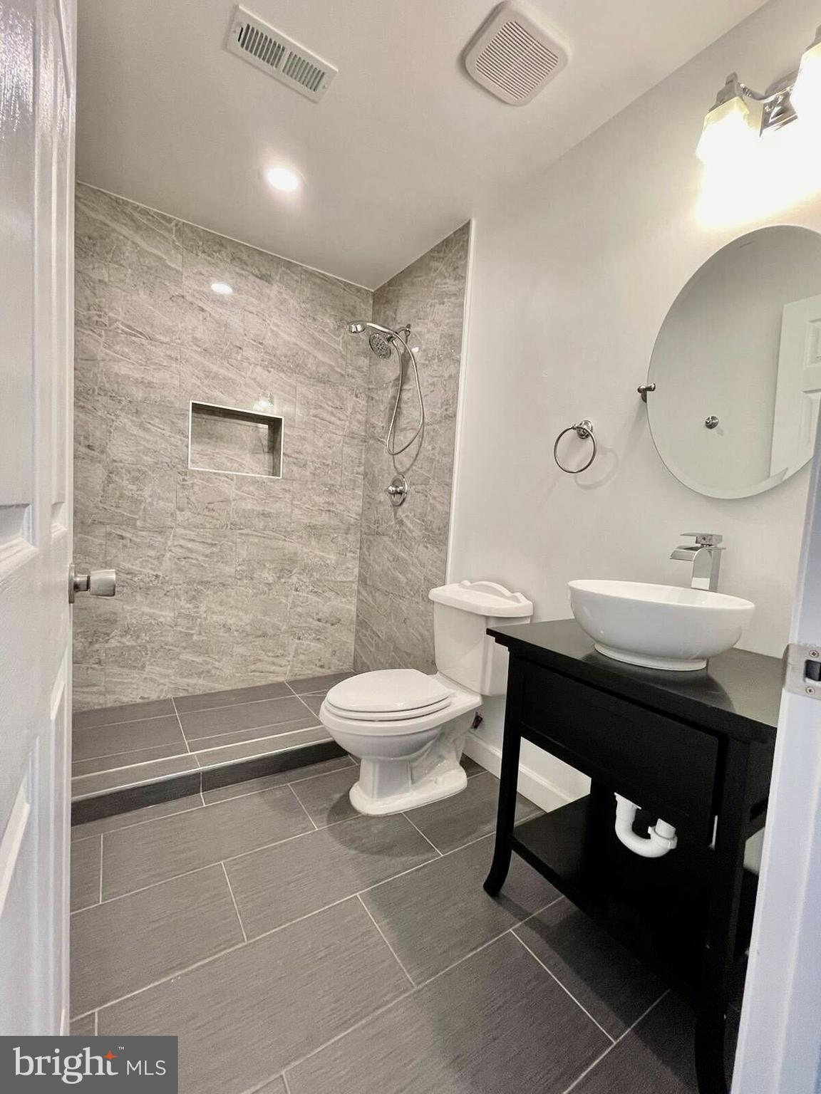 PLEASANT VIEW - Residential Lease