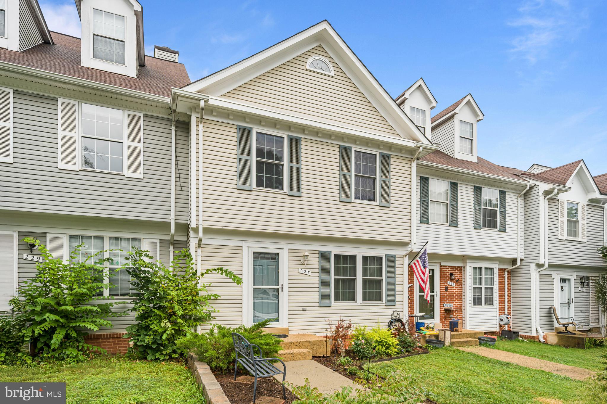 227 FINCHINGFIELD COURT