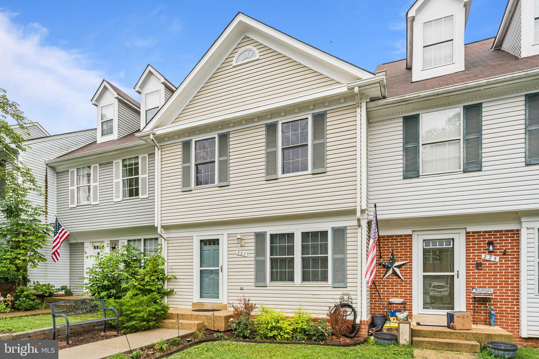 227 FINCHINGFIELD COURT