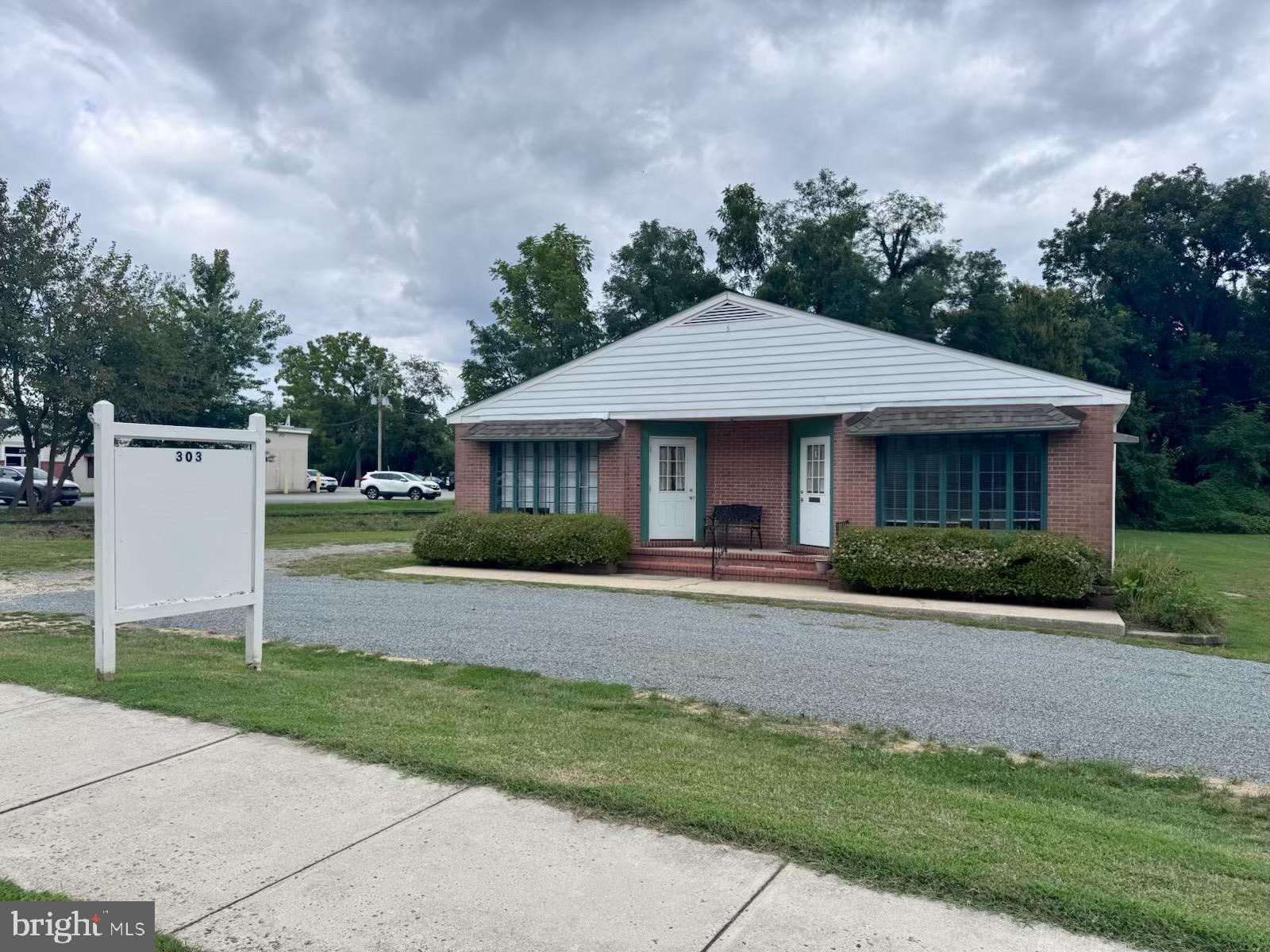 CENTREVILLE - Commercial Sale