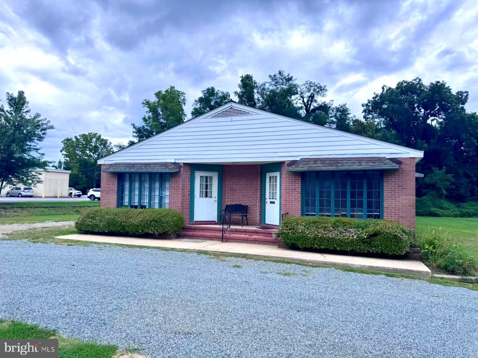 CENTREVILLE - Commercial Sale