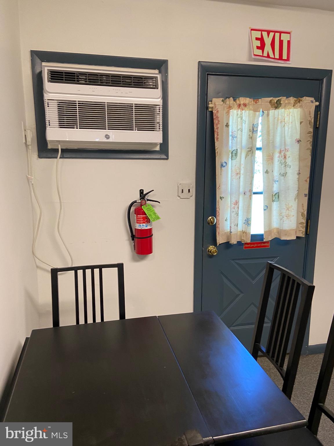 CENTREVILLE - Commercial Sale