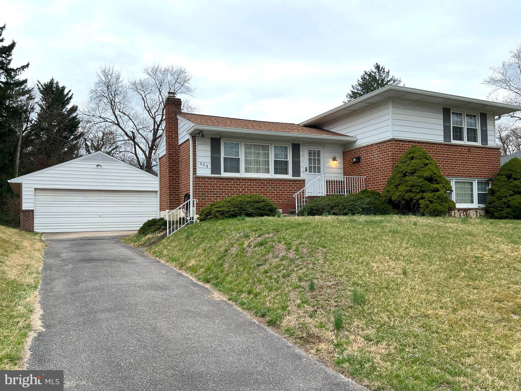 REAL ESTATE AUCTION featuring ON SITE and SIMULCAST ONLINE BIDDING!! Online Bidding Opens - Wednesday, April 23, 2025. Live On Site Auction - Thursday, April 24, 2025 at 12:00 noon. List price is opening bid only. Live Auction Bidders – A $30,000 deposit, payable by cashier’s check, will be required of the purchaser at time and place of sale. For Showings - Please remove shoes before entering property.
Online Auction Bidders – $30,000 deposit, payable by wire transfer or cashier’s check, is required prior to the start of the live auction. The deposit will be retained from the winning bidder. Other deposits will be returned within 24 hours of the auction.
608 Stacy Court is situated in the Campus Hills community of Towson, east of Goucher Boulevard and north of Providence Road. The surrounding neighborhood predominantly consists of single family detached homes, built in the 1950s and 1960s. The house is within one mile of downtown Towson, Towson Town Center Mall, Goucher College, and the Baltimore Beltway (I-695). Stacy Court is a quiet cul de sac with similar well-maintained homes.