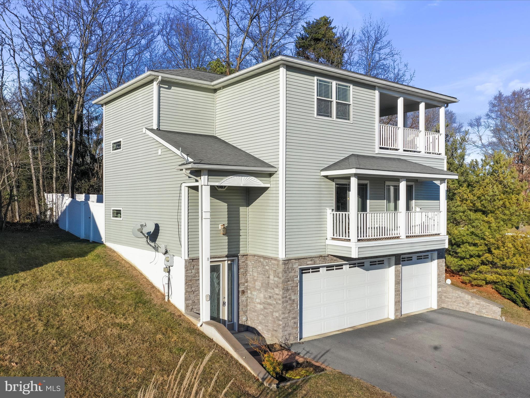 LINKS PLACE - Residential