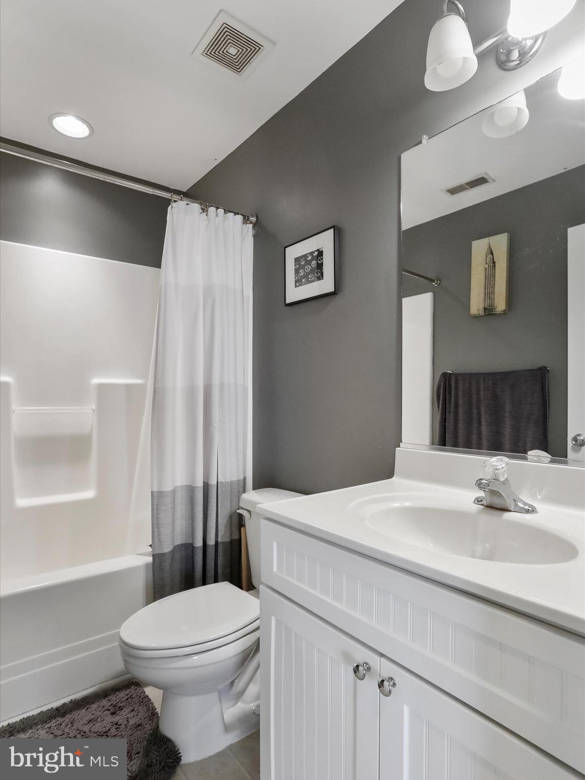 LINKS PLACE - Residential