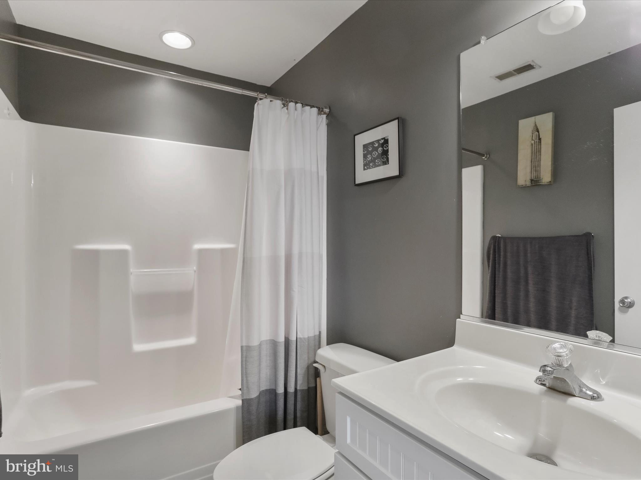 LINKS PLACE - Residential