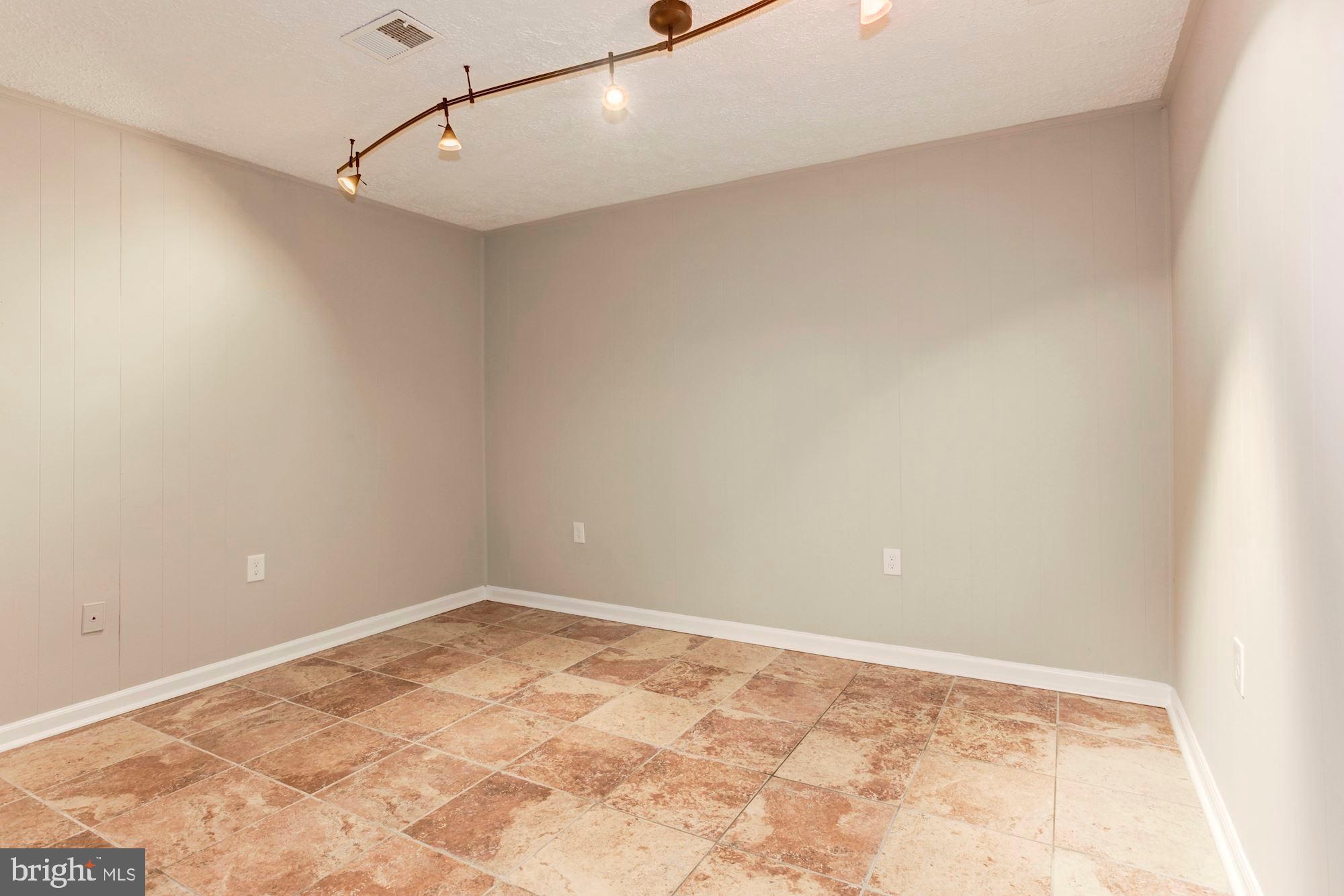 MONTCLAIR/COUNTRY CLUB - Residential