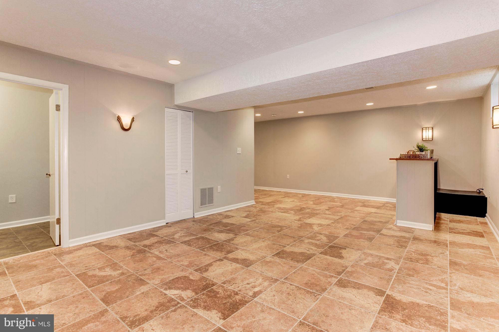 MONTCLAIR/COUNTRY CLUB - Residential