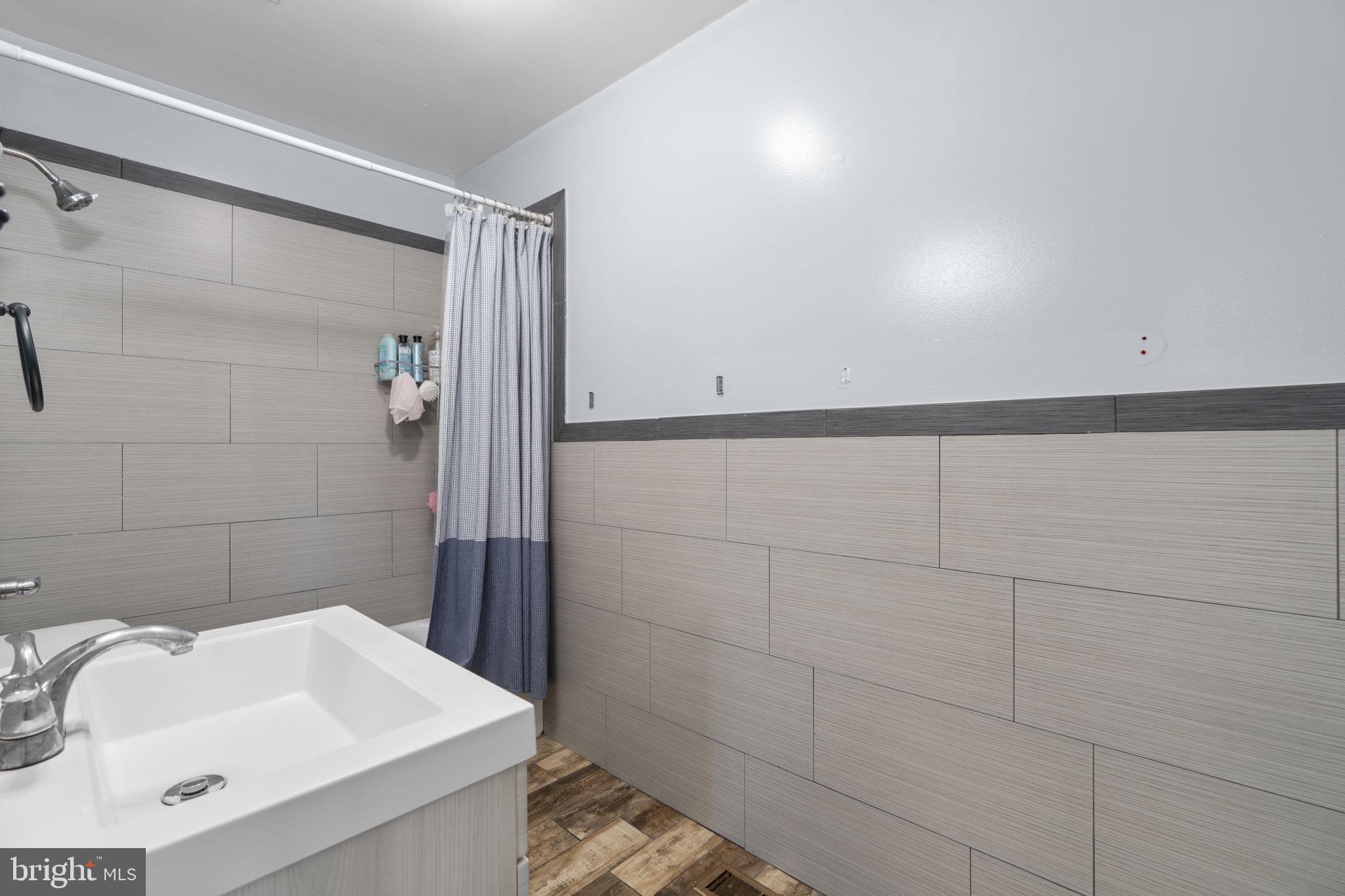 NEWPORT ESTATES - Residential