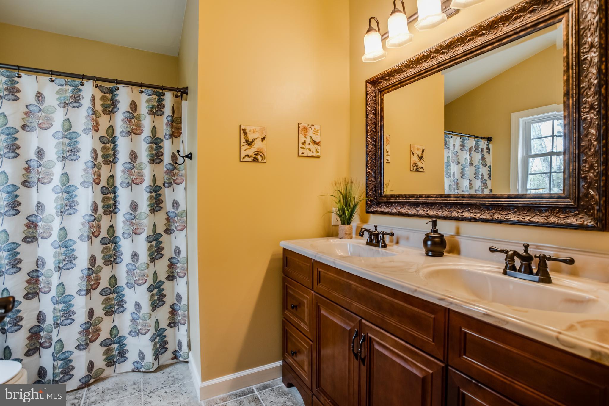 LINWOOD KNOLL - Residential