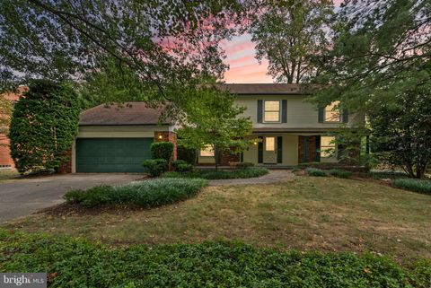 Photo of 11111 Lamplighter Lane, POTOMAC, MD 20854 (MLS # MDMC2196058)