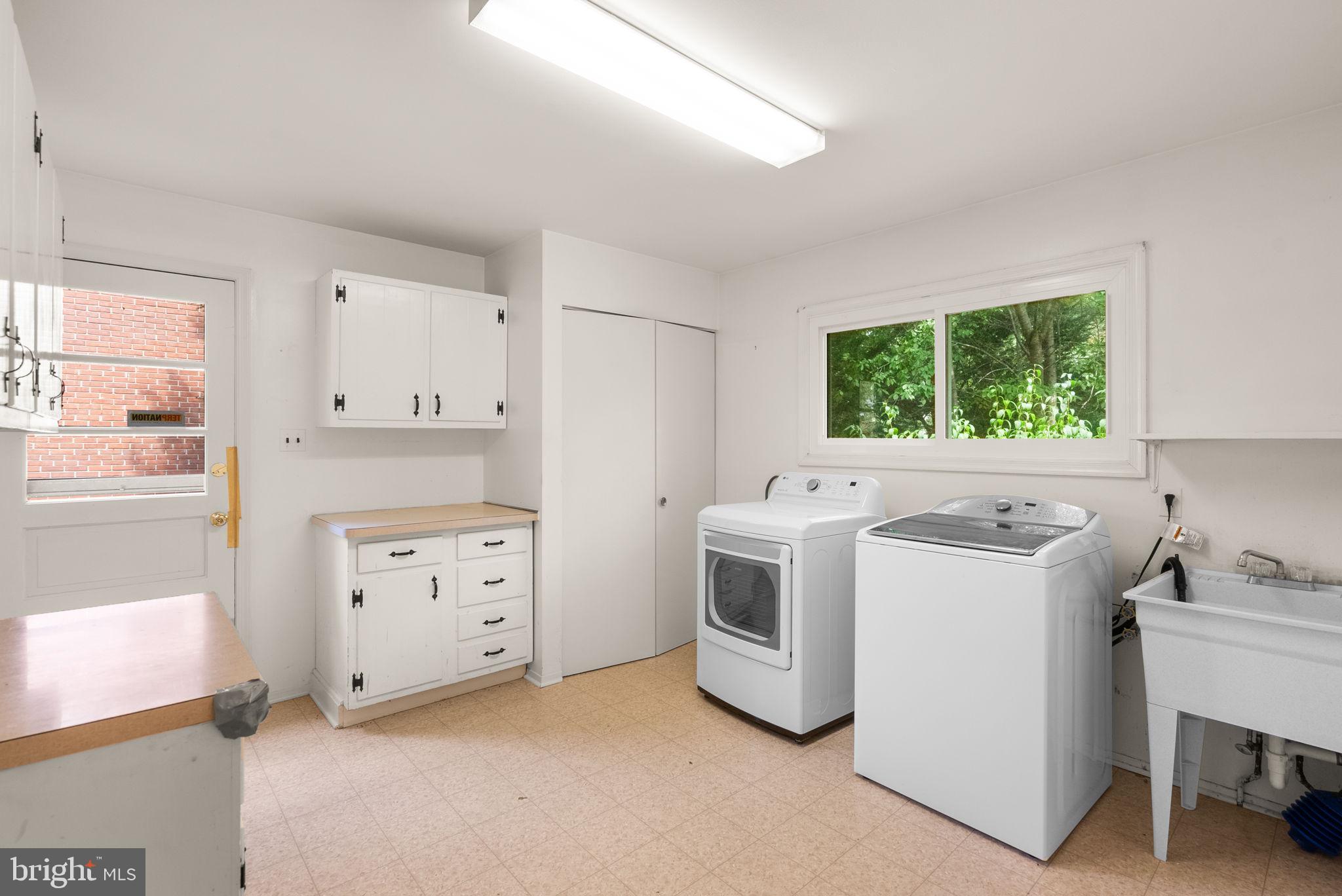 FOX HILLS - Residential