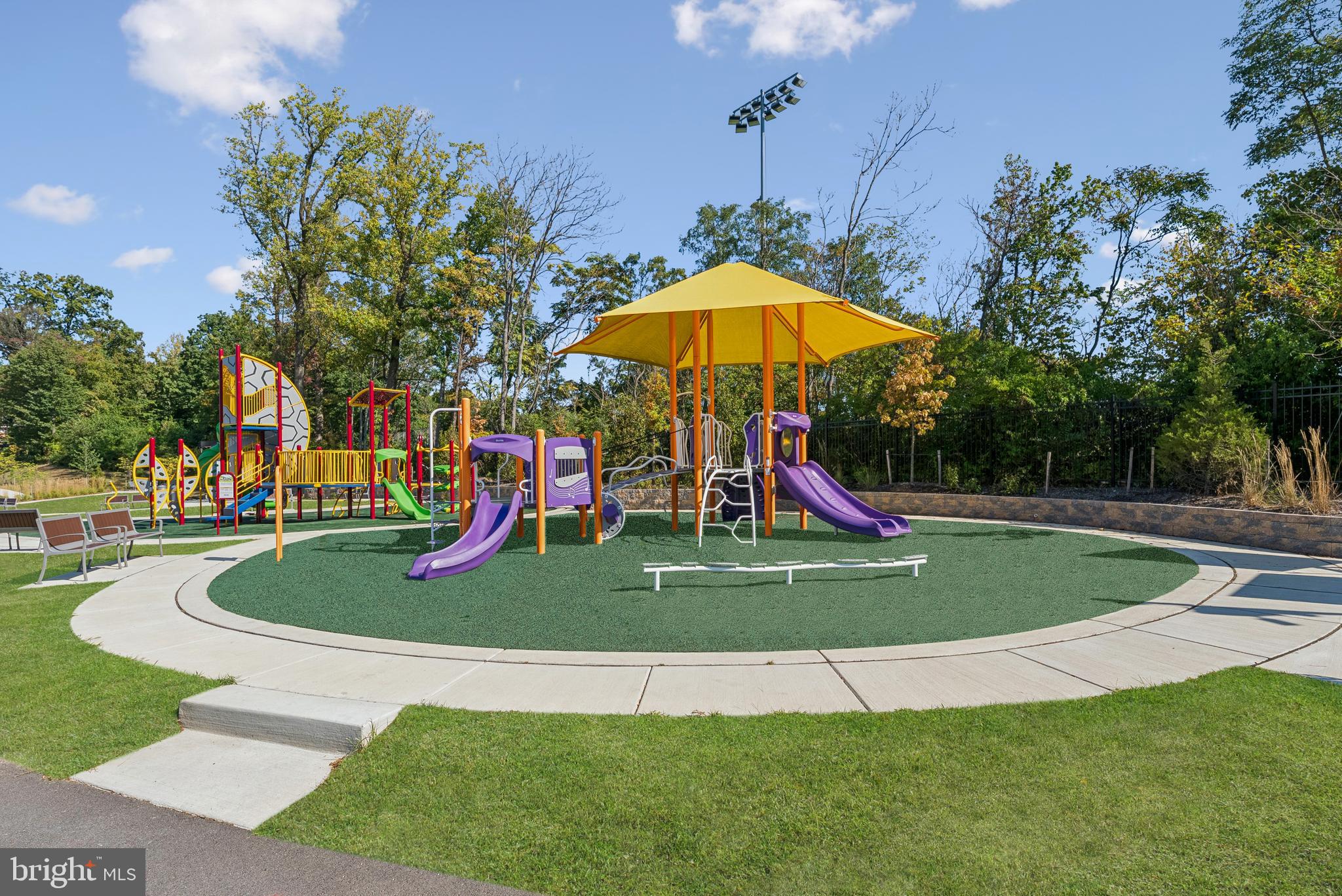 GATEWAY WEST - Residential