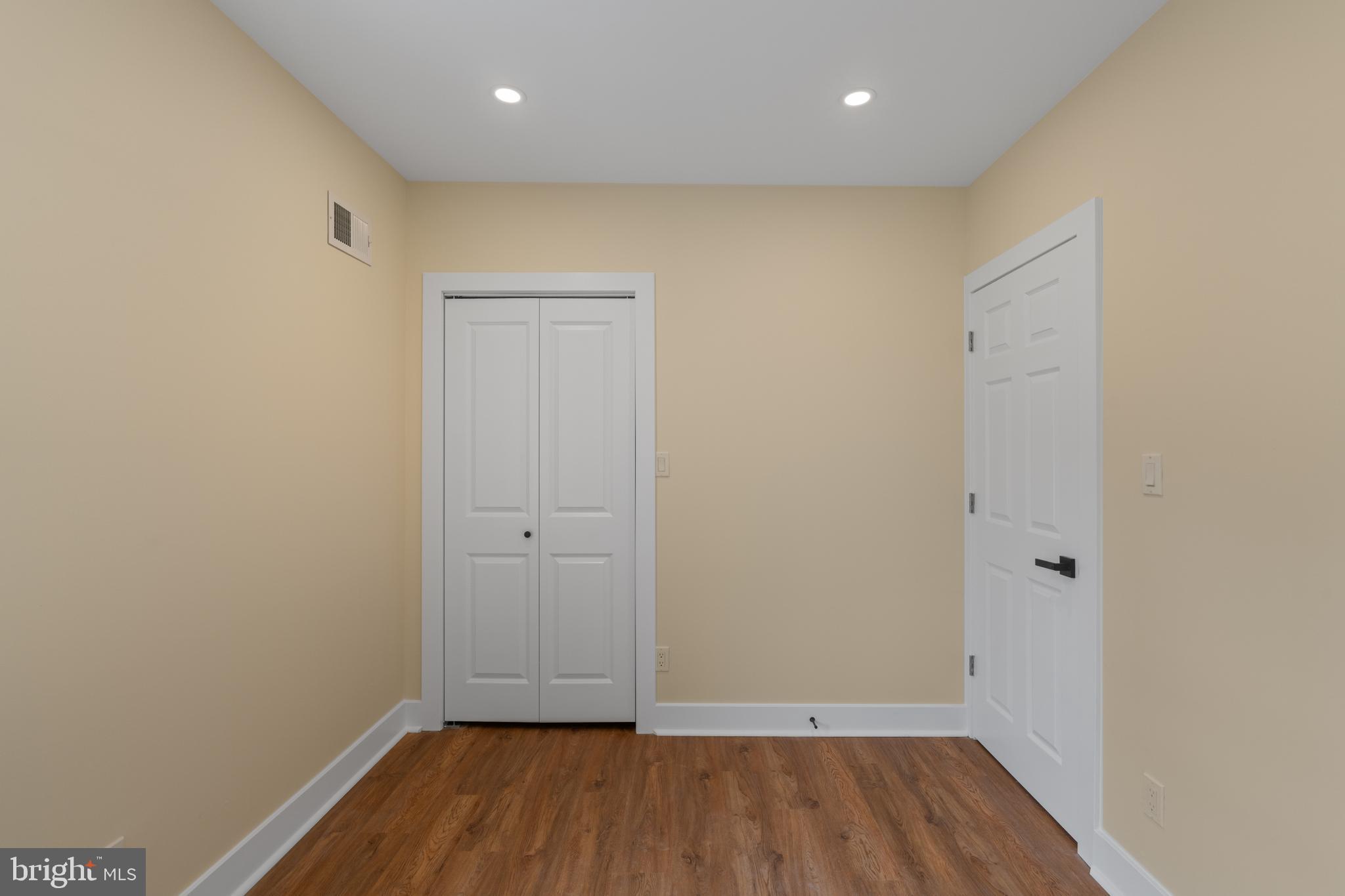 FOX CHASE - Residential