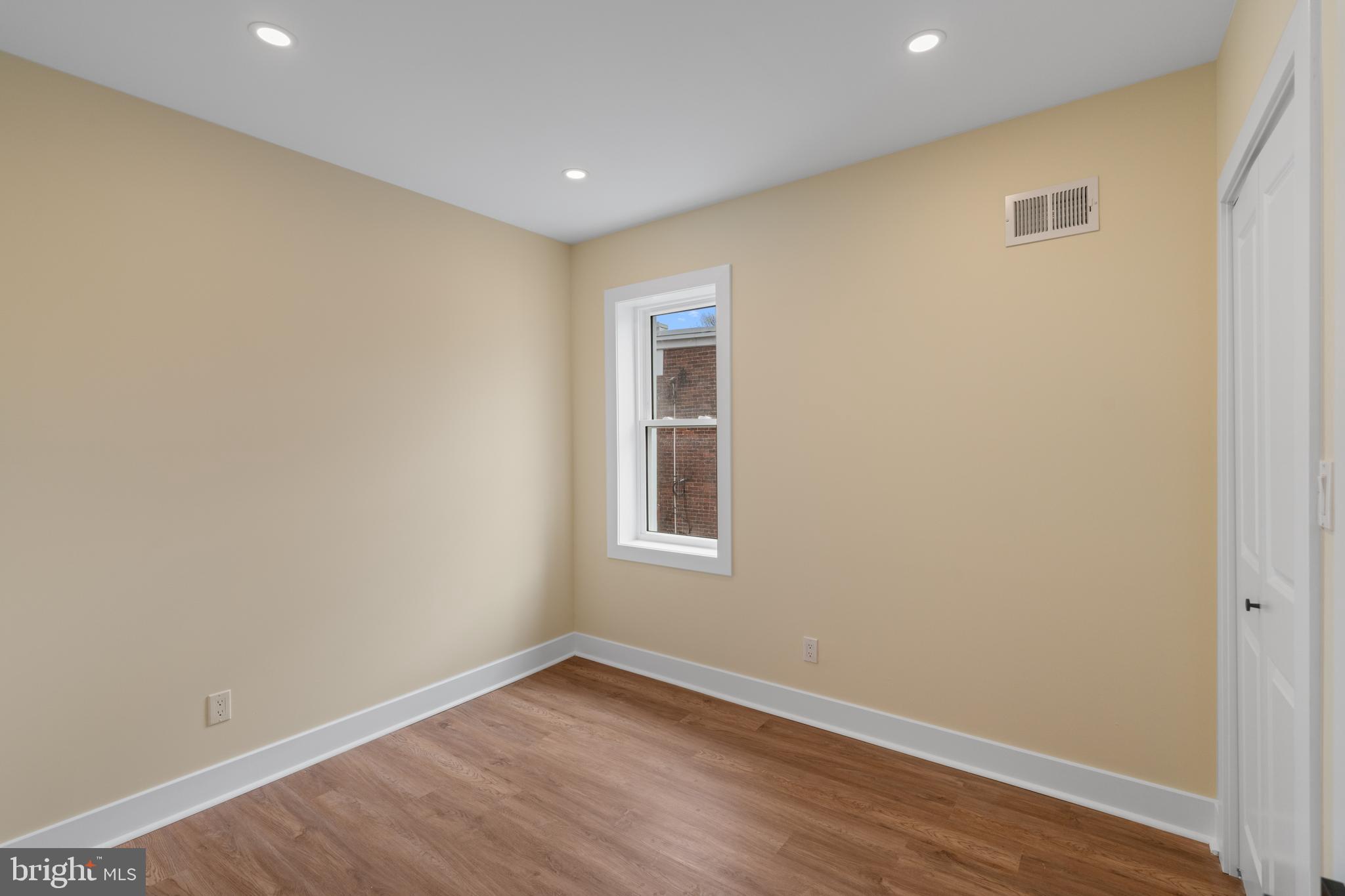 FOX CHASE - Residential