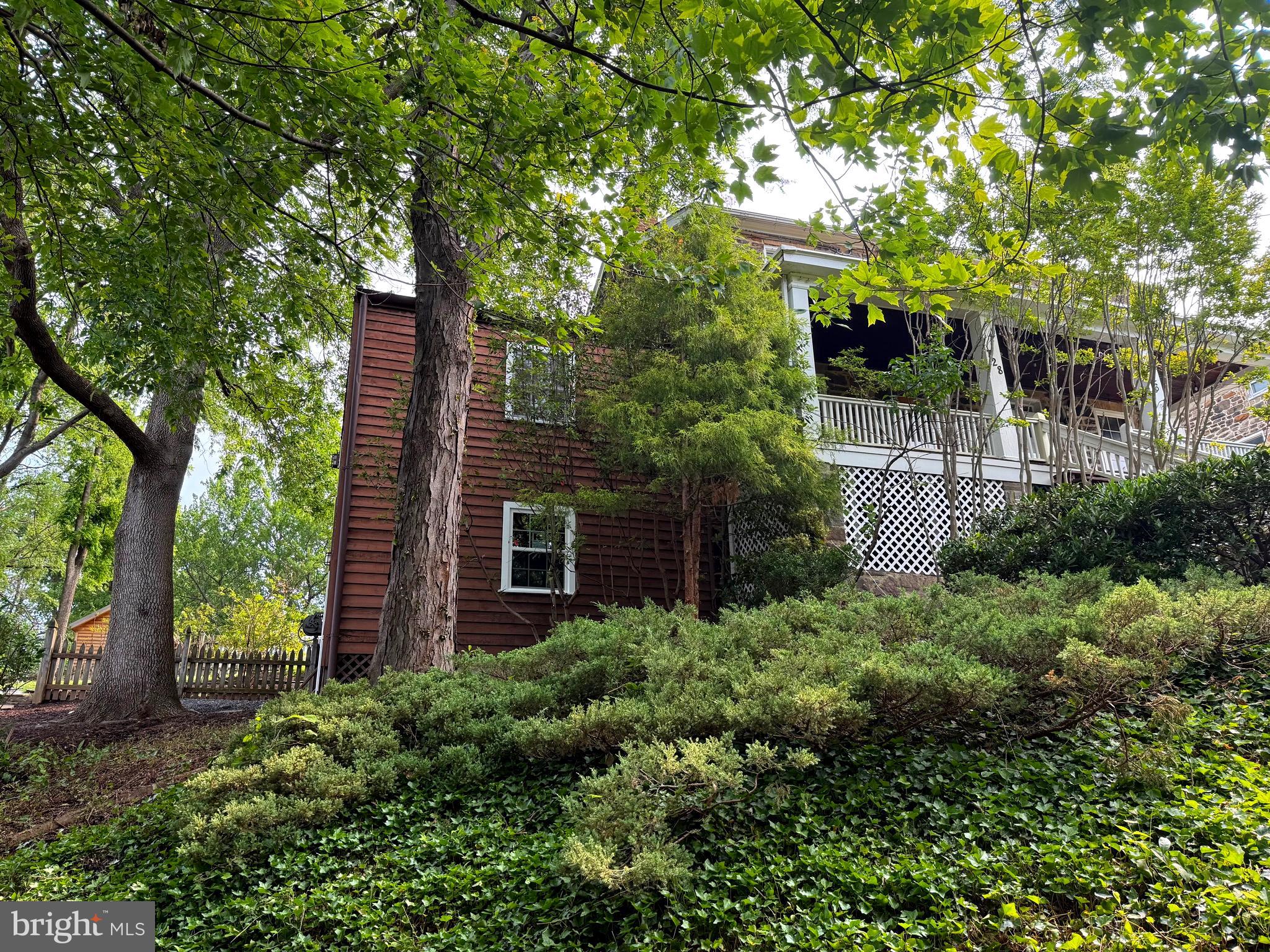 728 BAY STREET