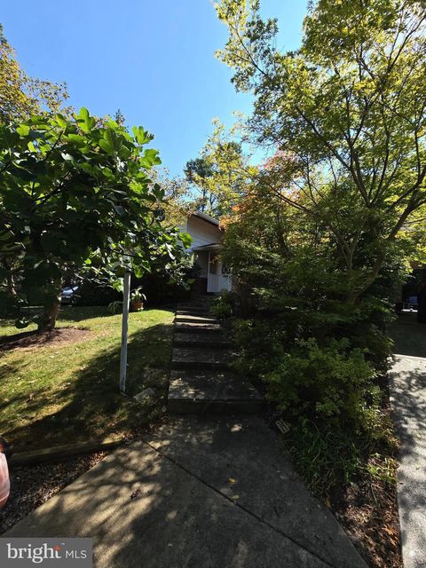 Photo of 11902 Enid Drive, ROCKVILLE, MD 20854 (MLS # MDMC2225520)