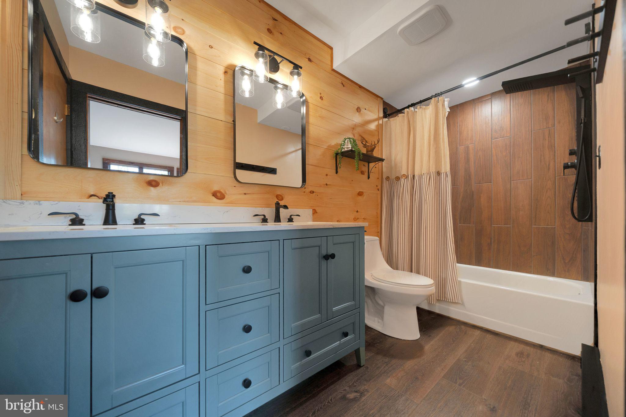 BIG BOULDER LAKE - Residential