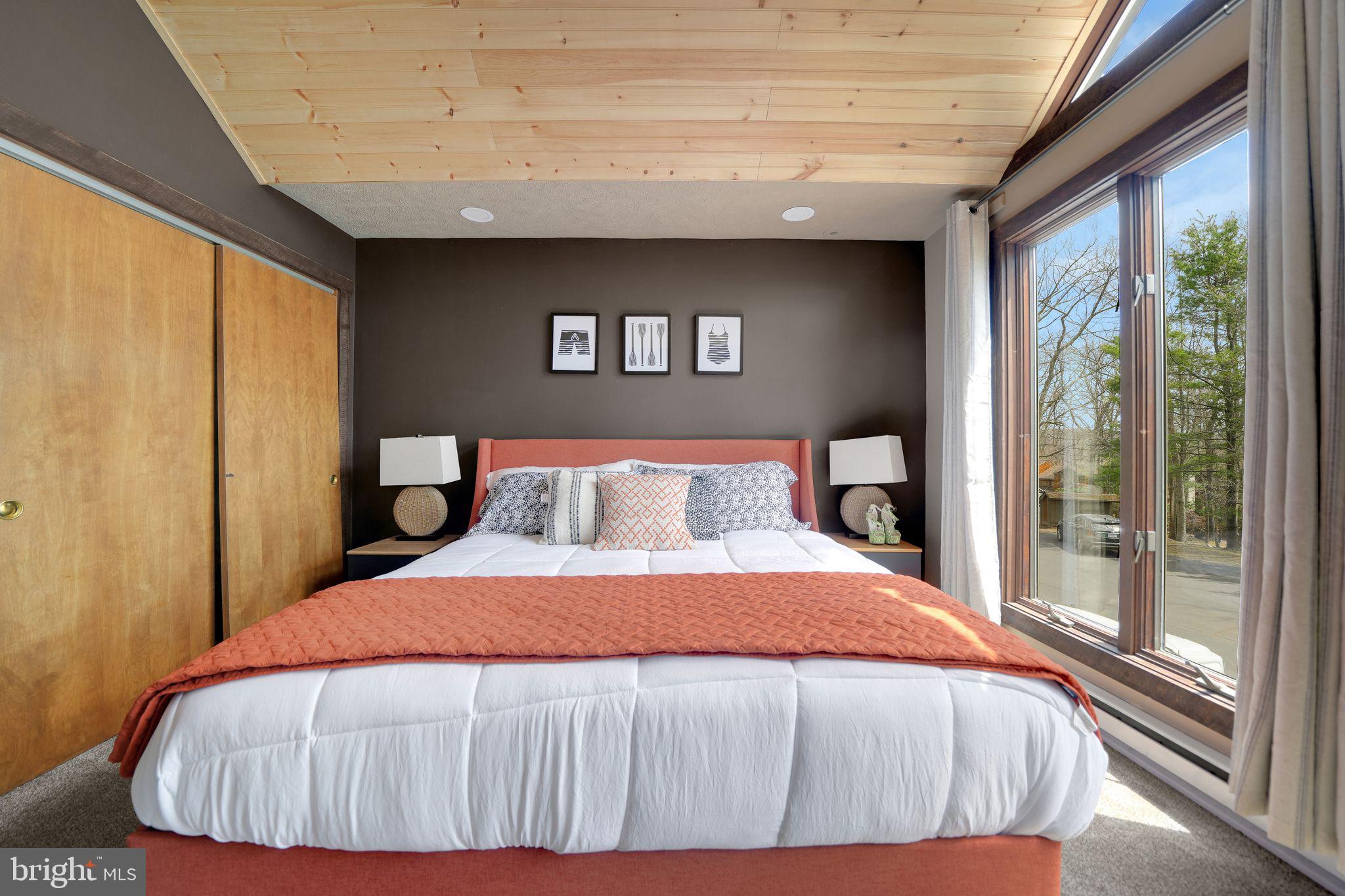 BIG BOULDER LAKE - Residential