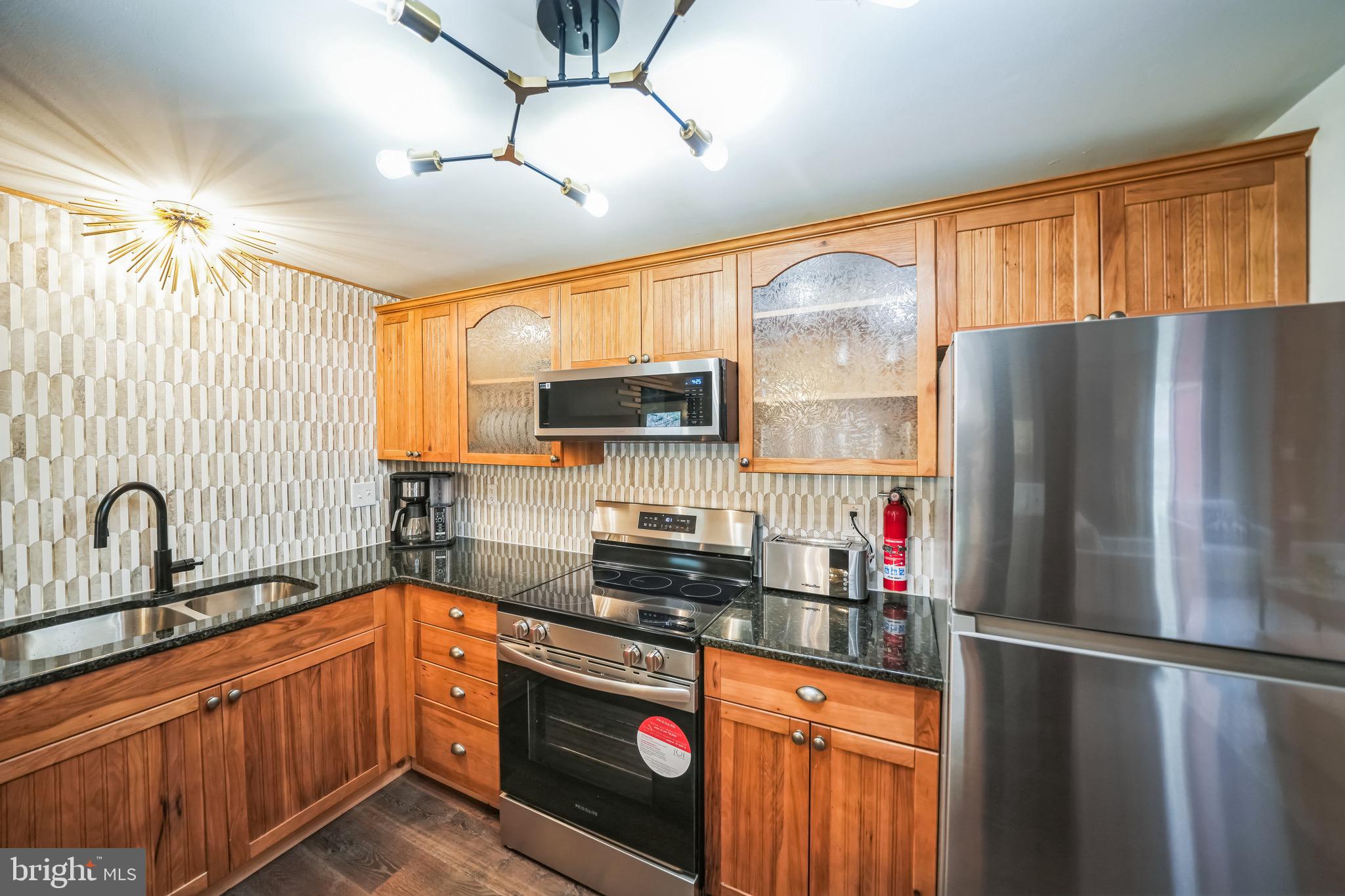 BIG BOULDER LAKE - Residential