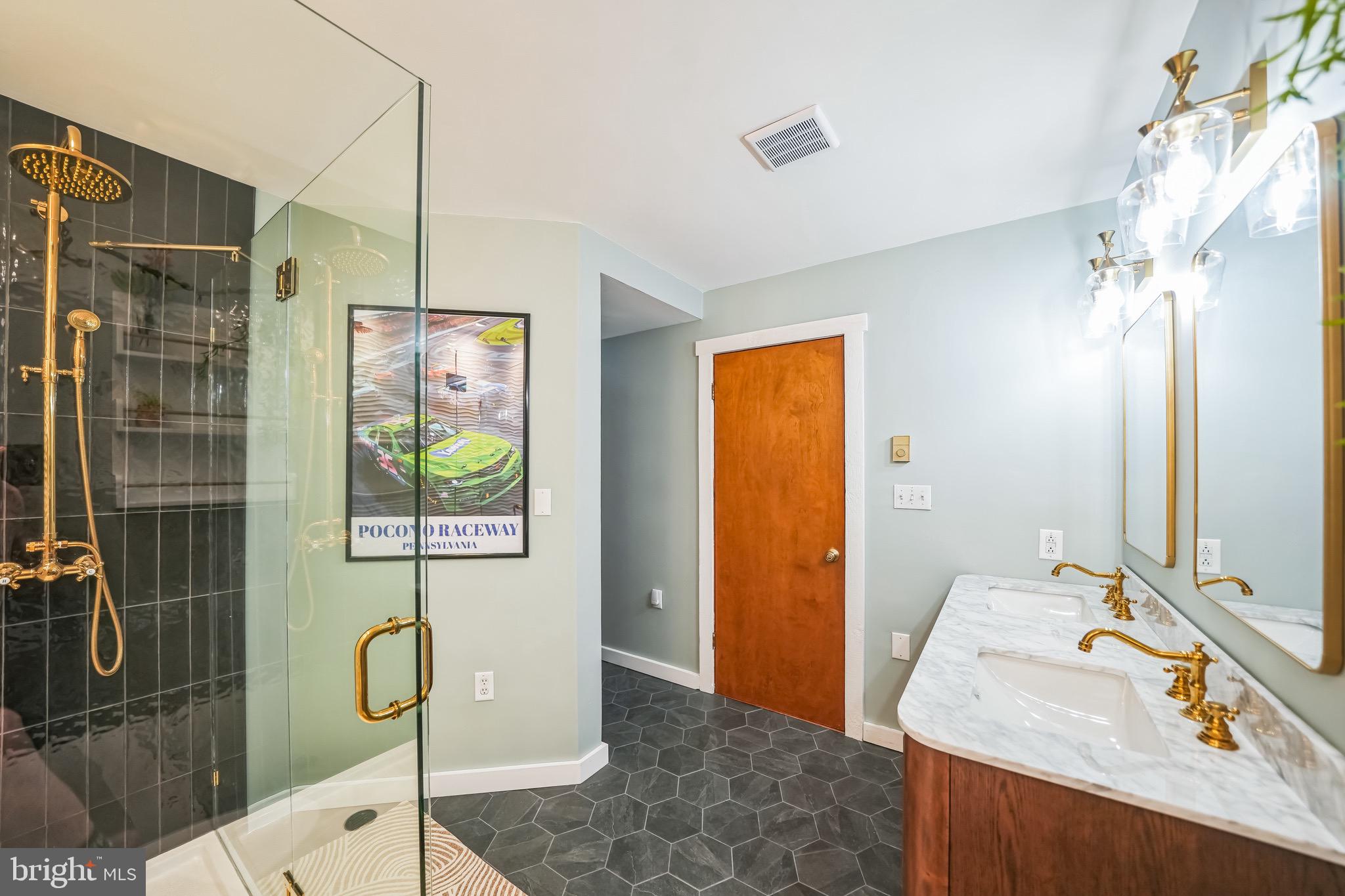 BIG BOULDER LAKE - Residential