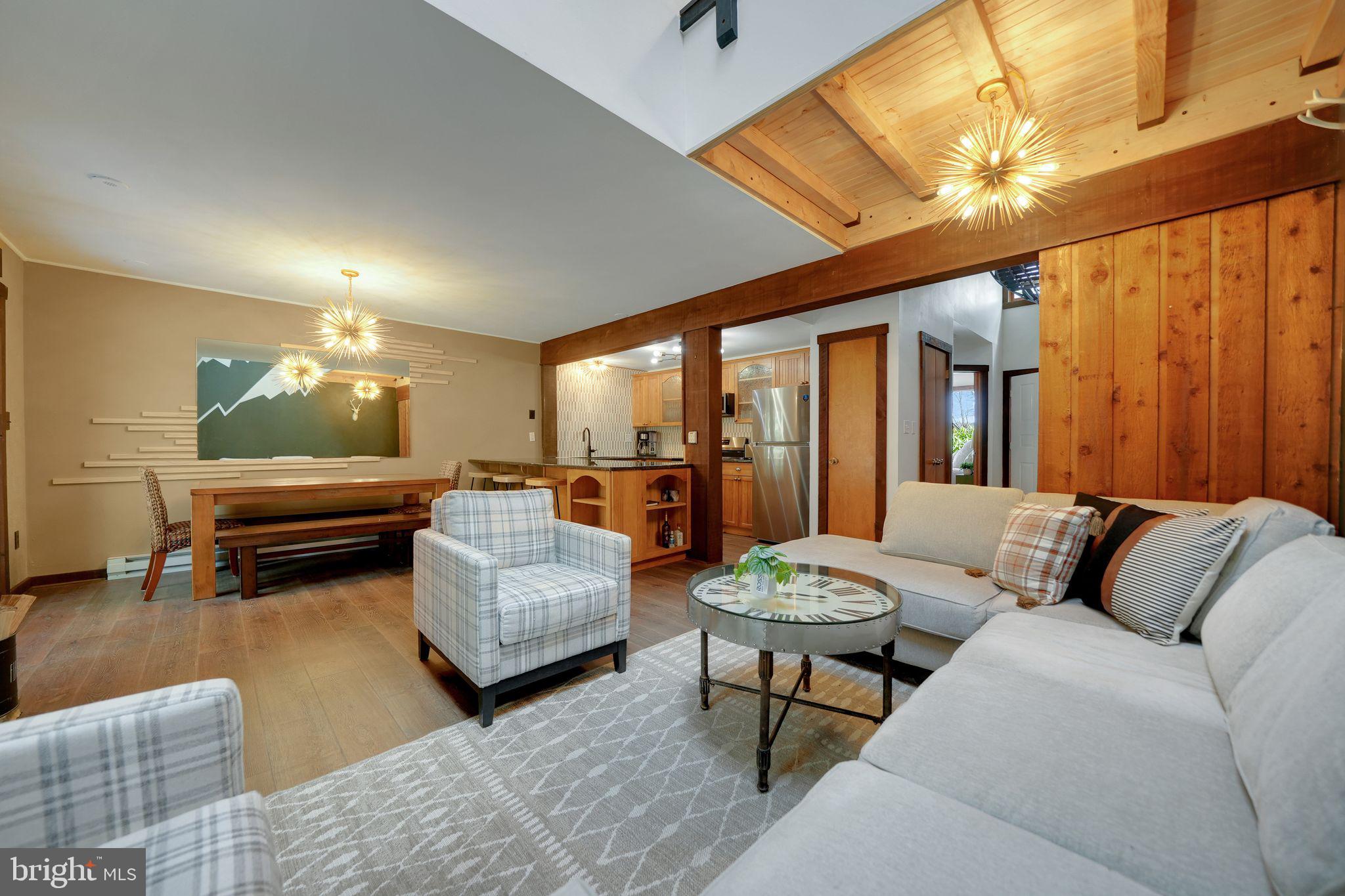 BIG BOULDER LAKE - Residential