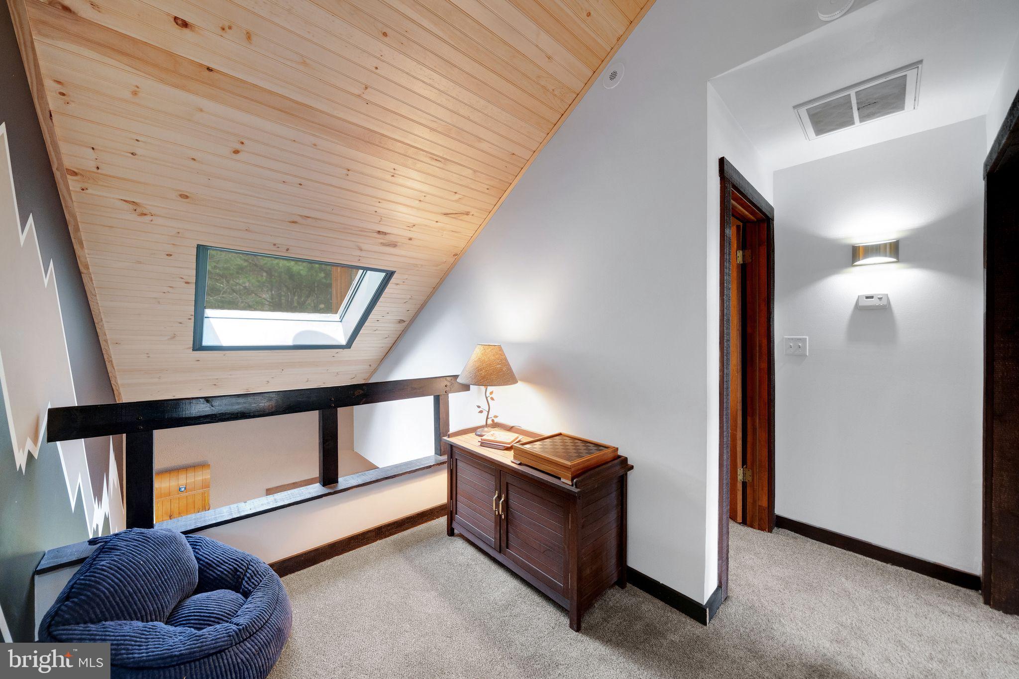 BIG BOULDER LAKE - Residential