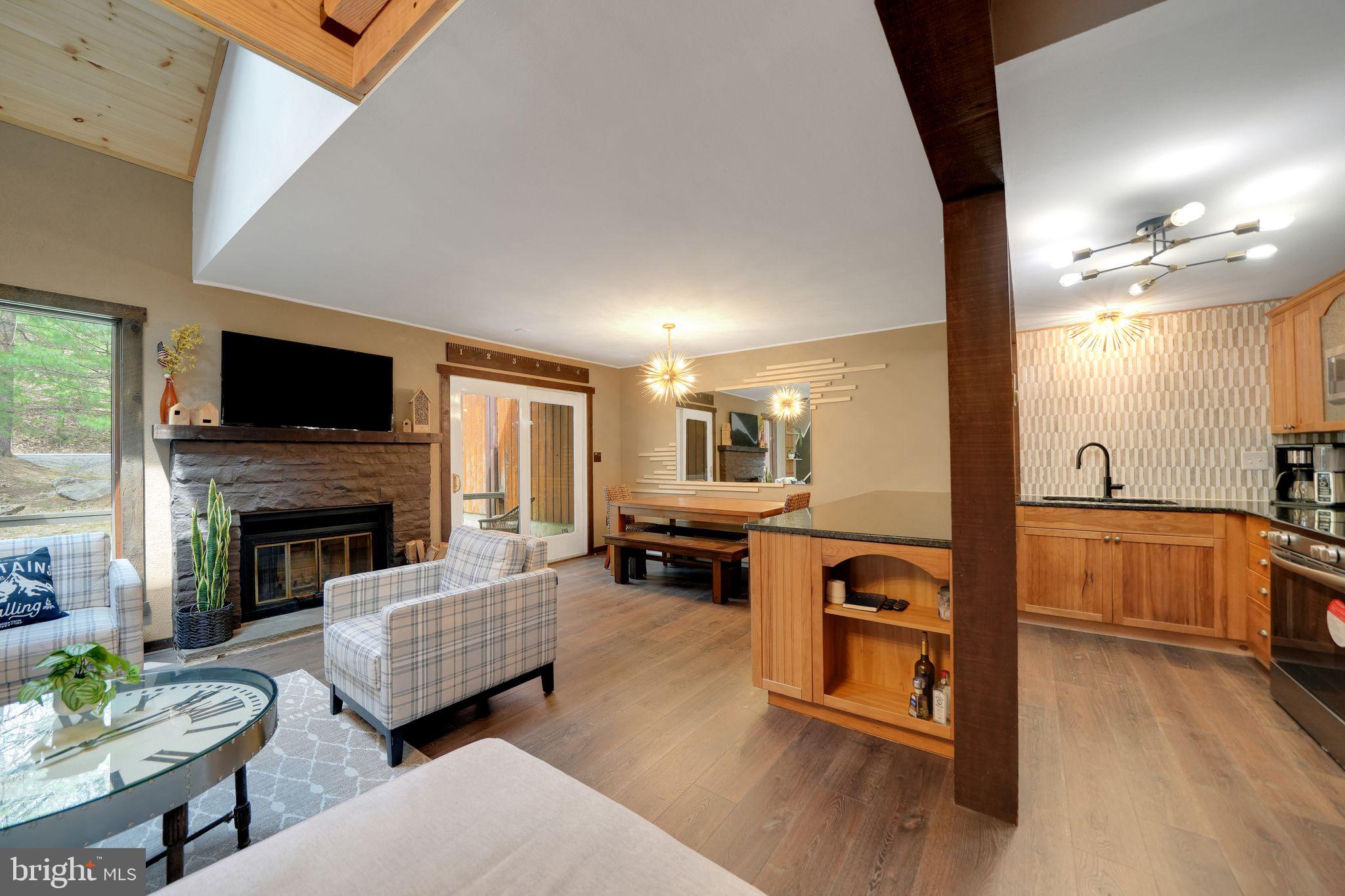 BIG BOULDER LAKE - Residential