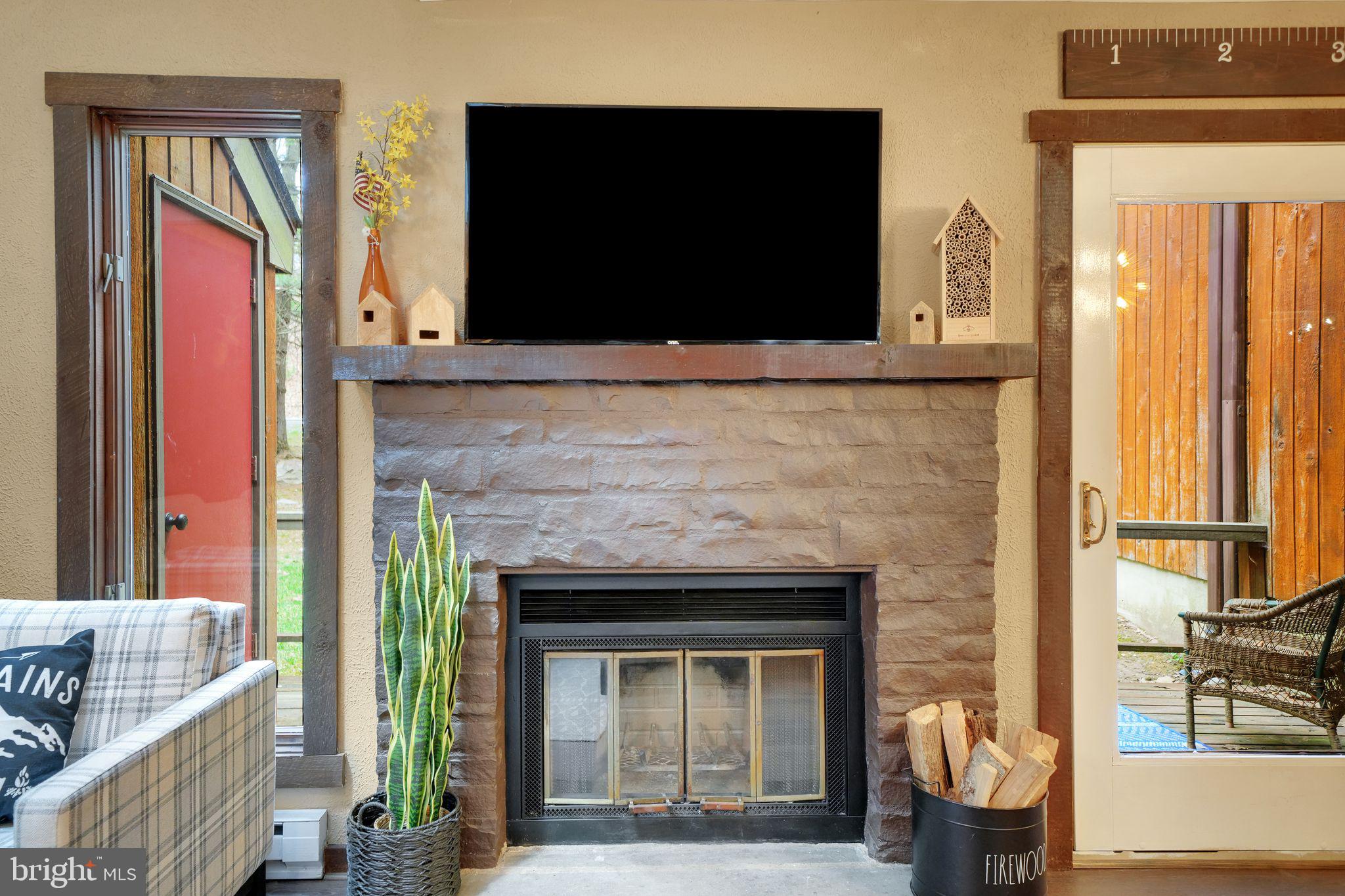 BIG BOULDER LAKE - Residential