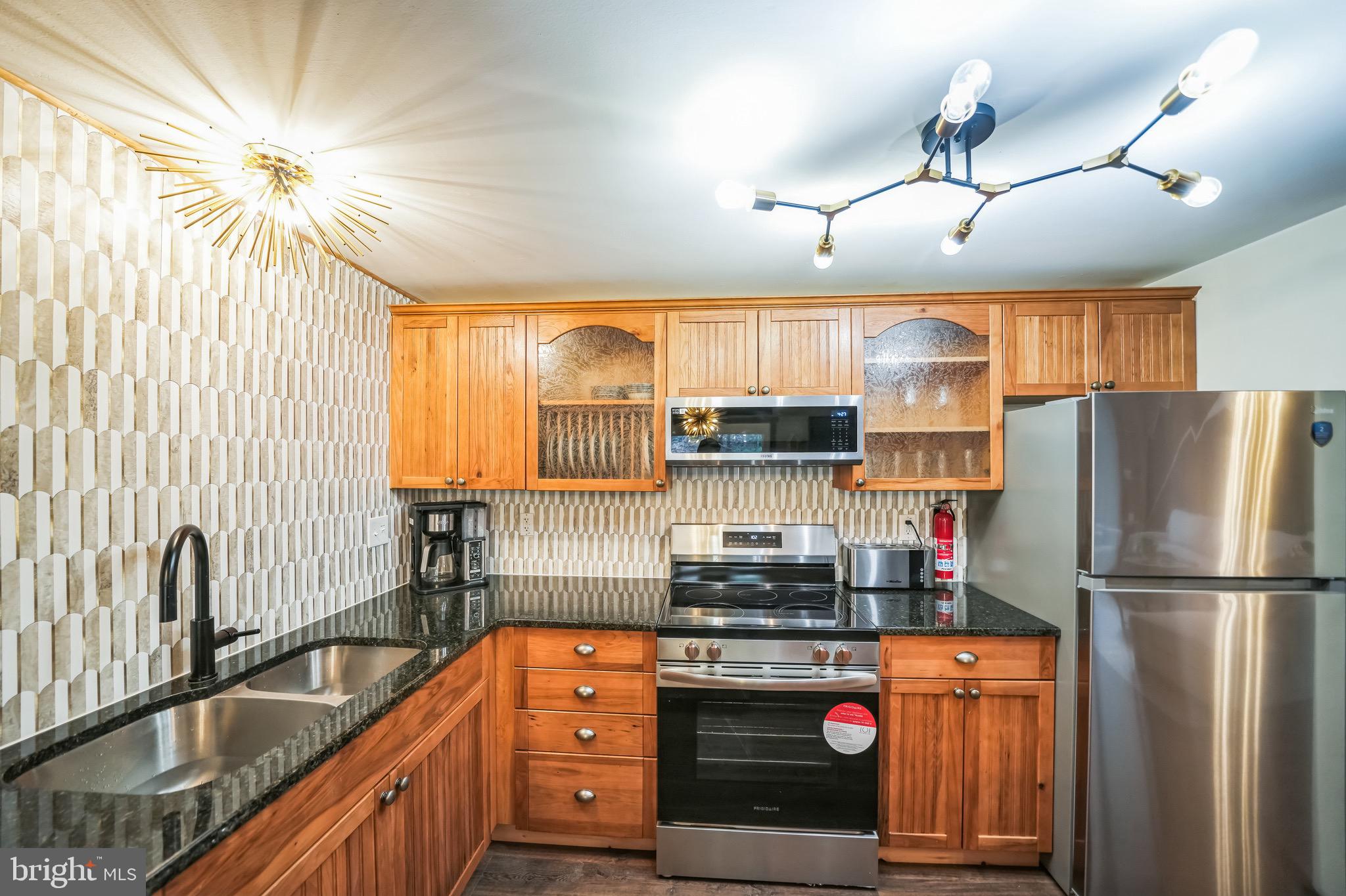 BIG BOULDER LAKE - Residential