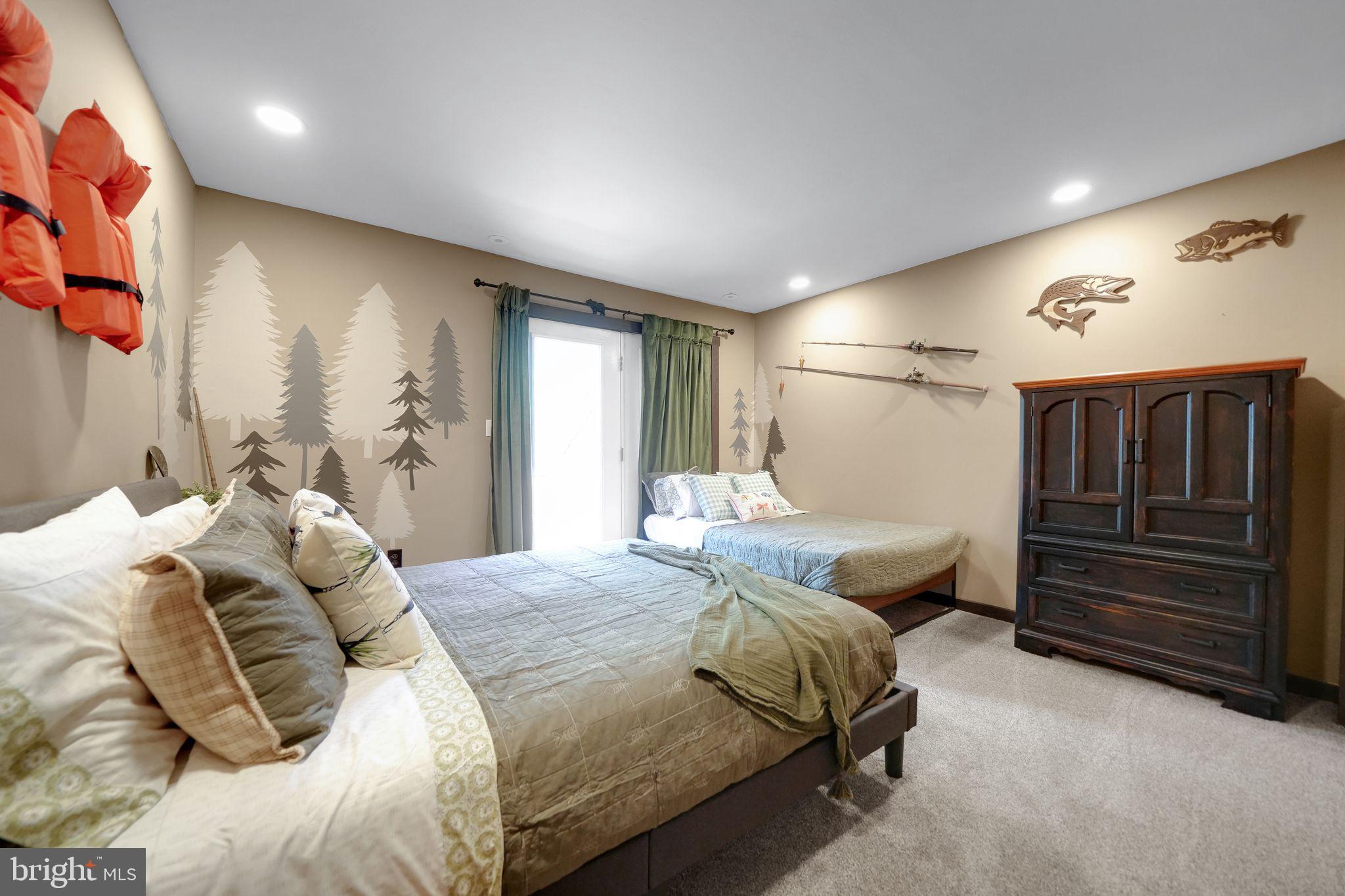 BIG BOULDER LAKE - Residential