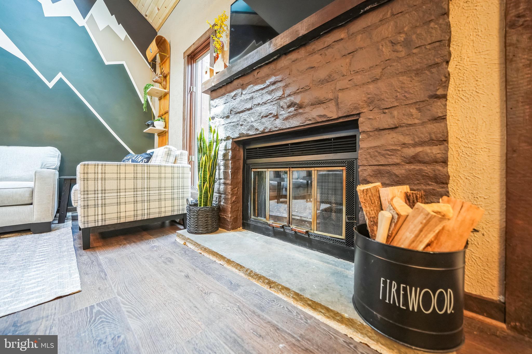 BIG BOULDER LAKE - Residential