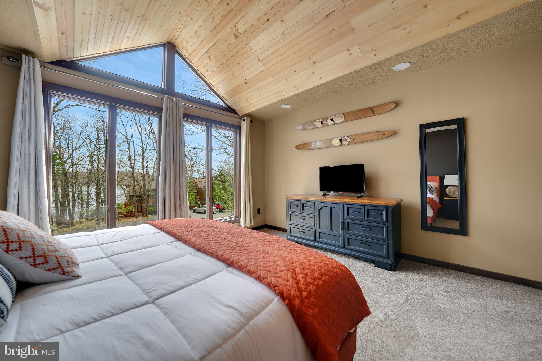 BIG BOULDER LAKE - Residential