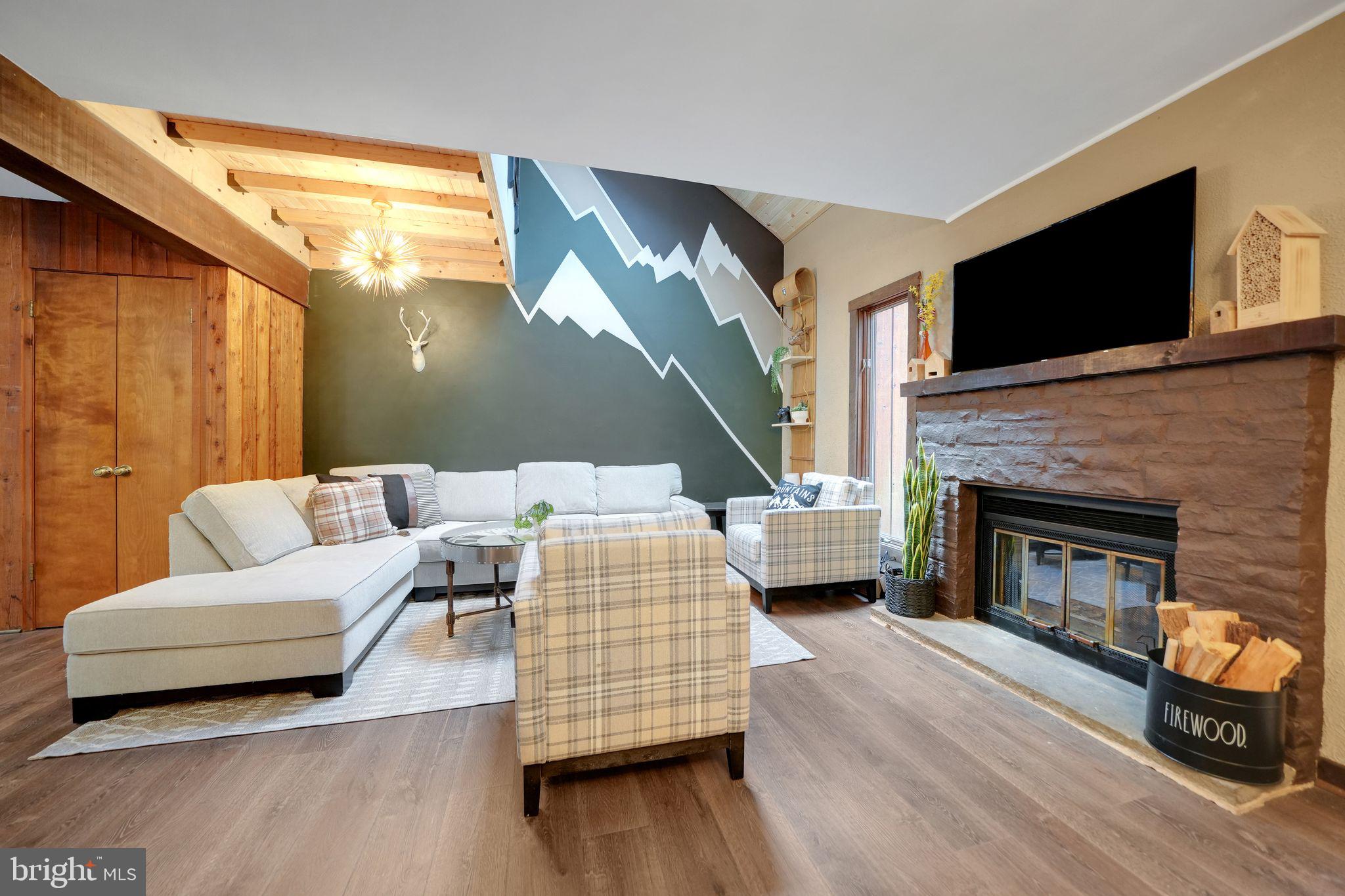 BIG BOULDER LAKE - Residential